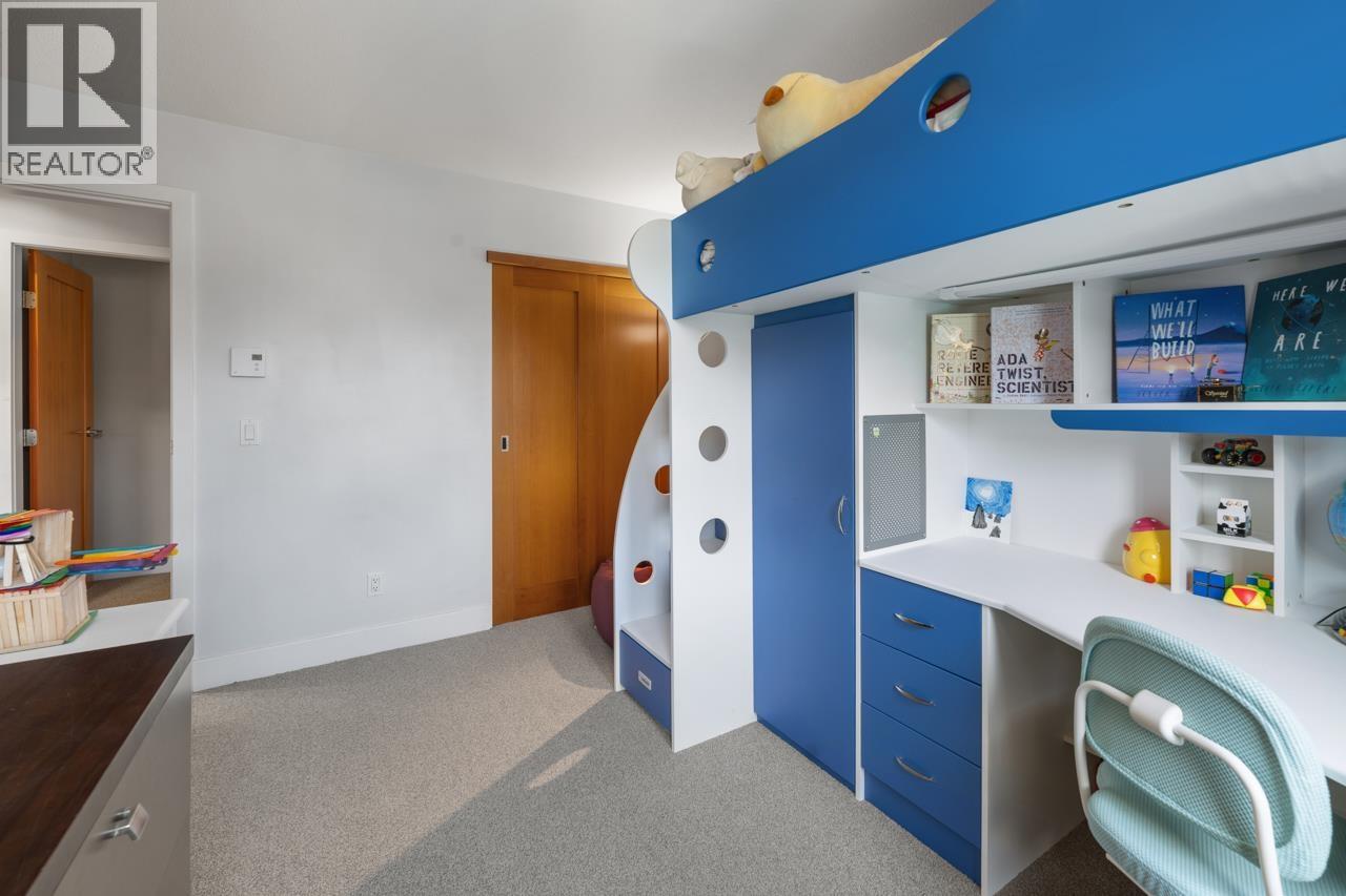 245 HOLLY AVENUE, New Westminster