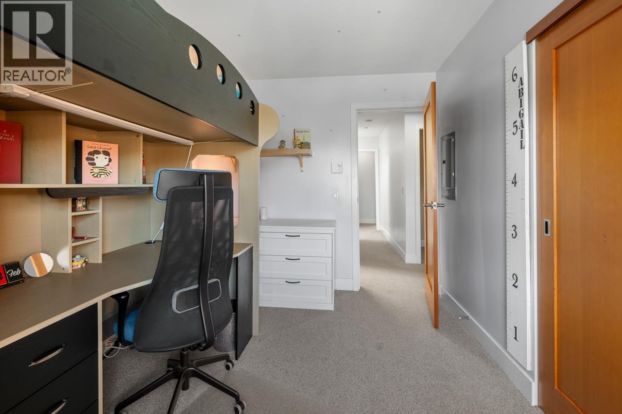 245 HOLLY AVENUE, New Westminster