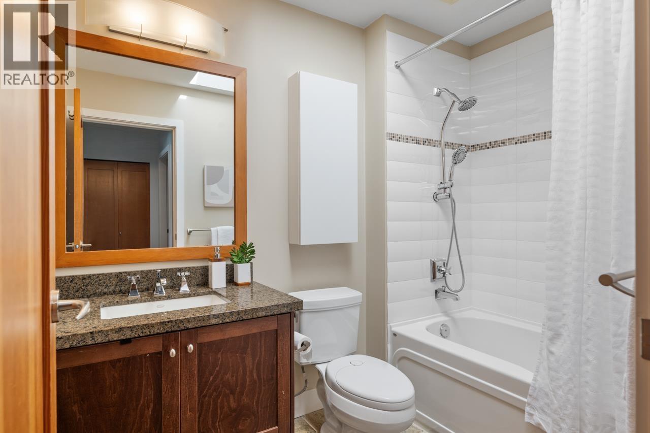 245 HOLLY AVENUE, New Westminster