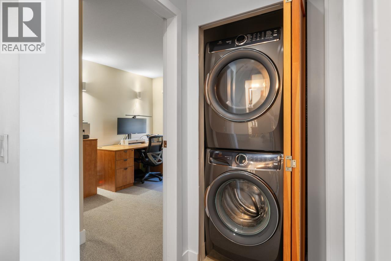 245 HOLLY AVENUE, New Westminster