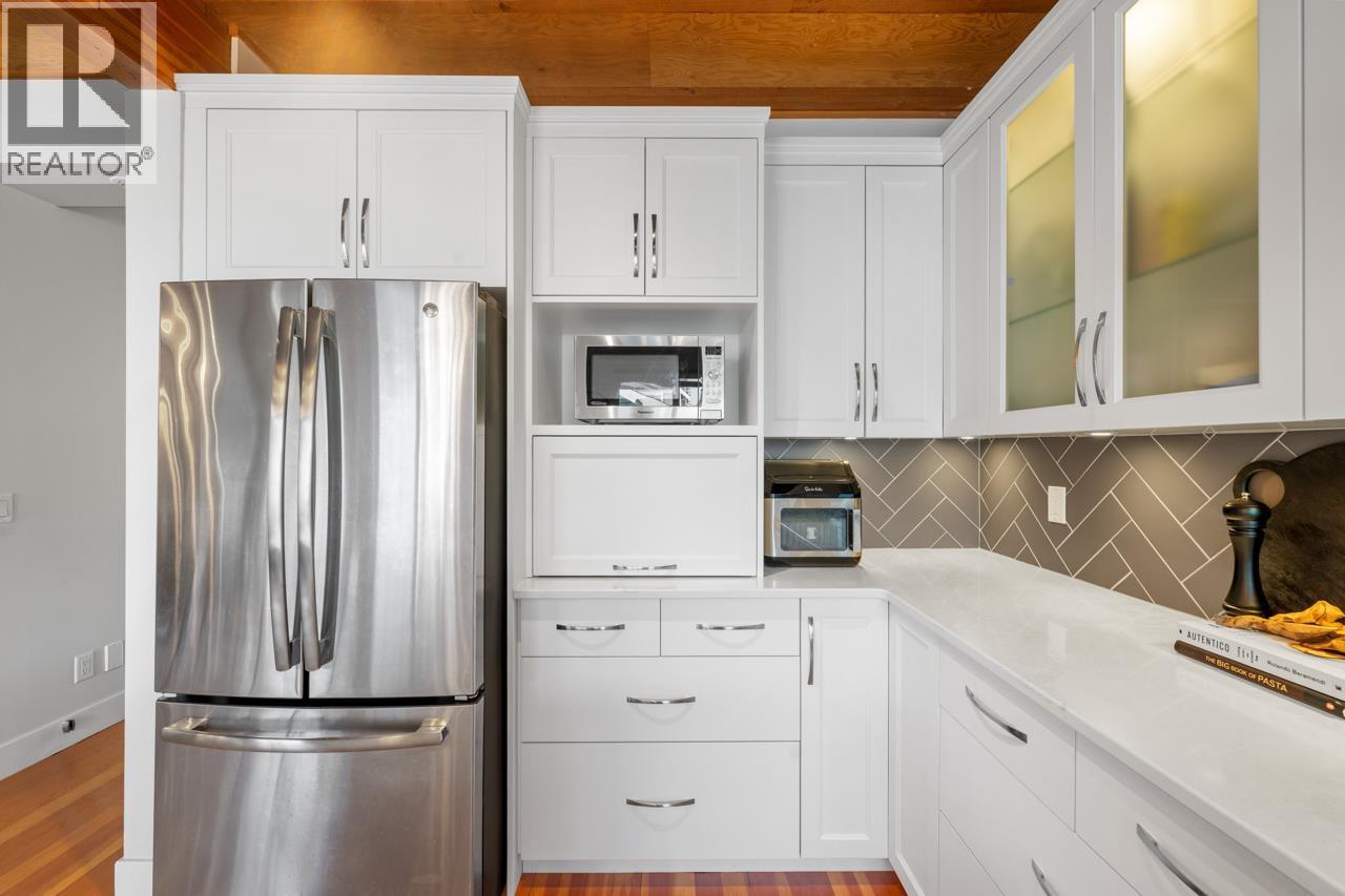 245 HOLLY AVENUE, New Westminster