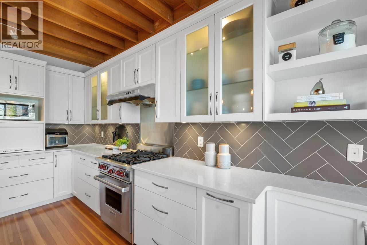 245 HOLLY AVENUE, New Westminster