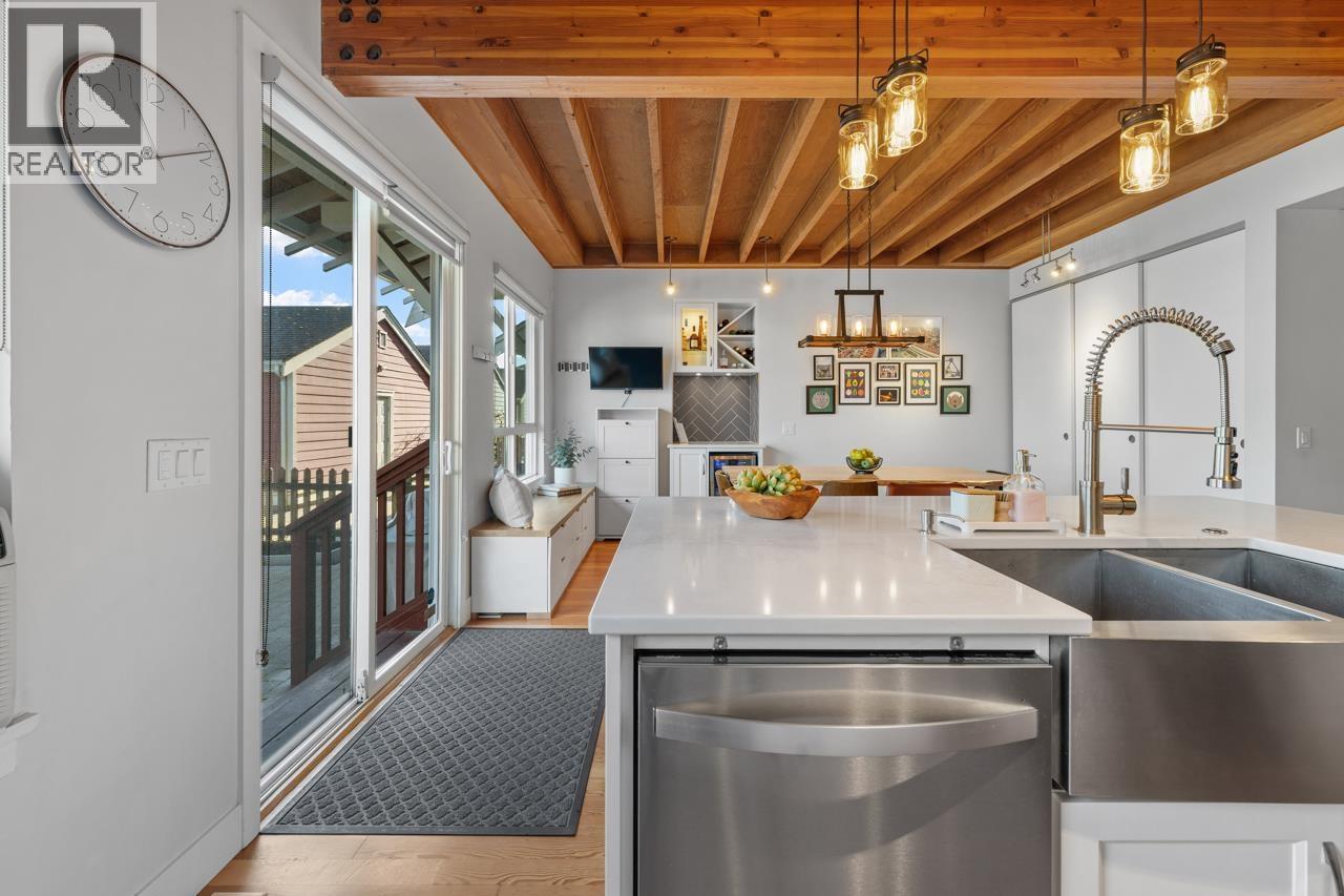 245 HOLLY AVENUE, New Westminster