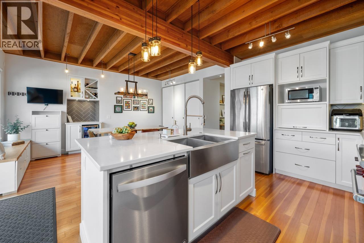 245 HOLLY AVENUE, New Westminster