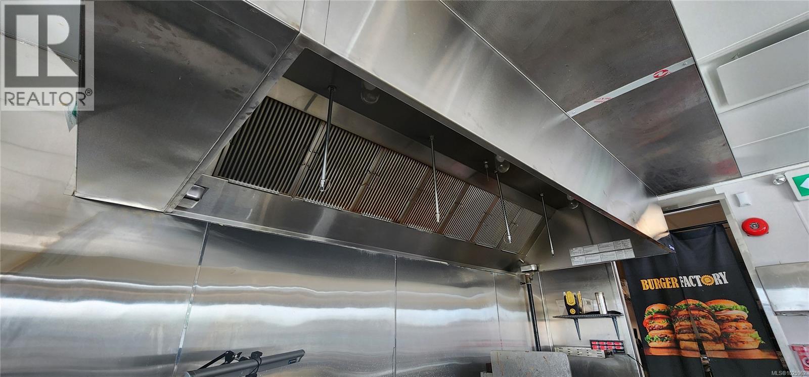 4 2230 Cliffe Ave, Courtenay