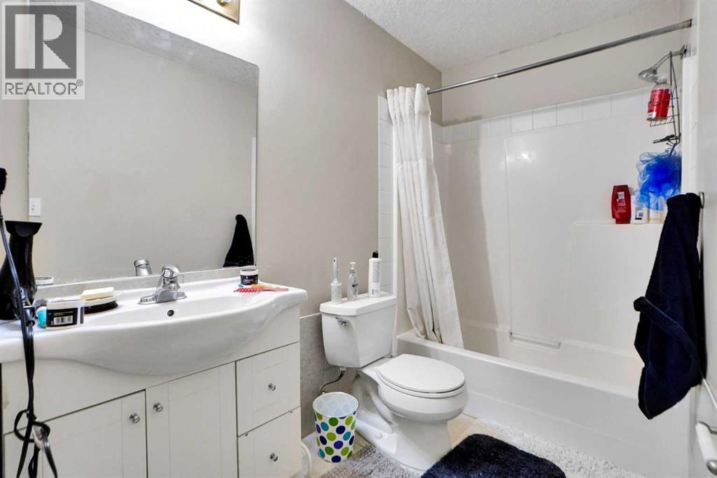 Single Family House for Sale in  Coral Springs Park NE Coral Springs Calgary 