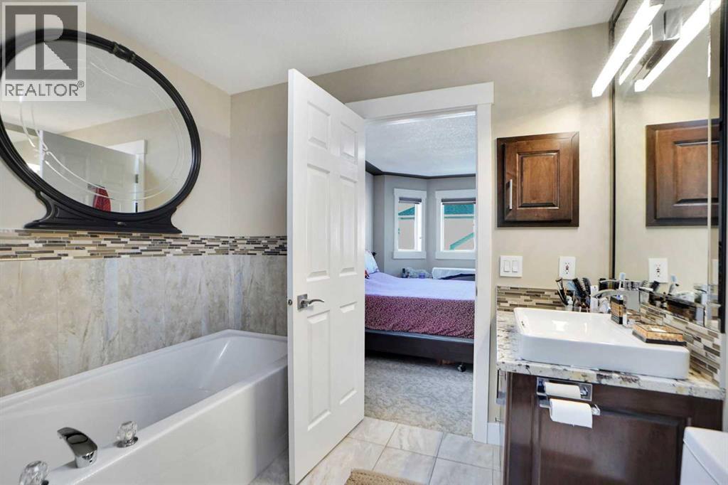 Single Family House for Sale in  Coral Springs Park NE Coral Springs Calgary 