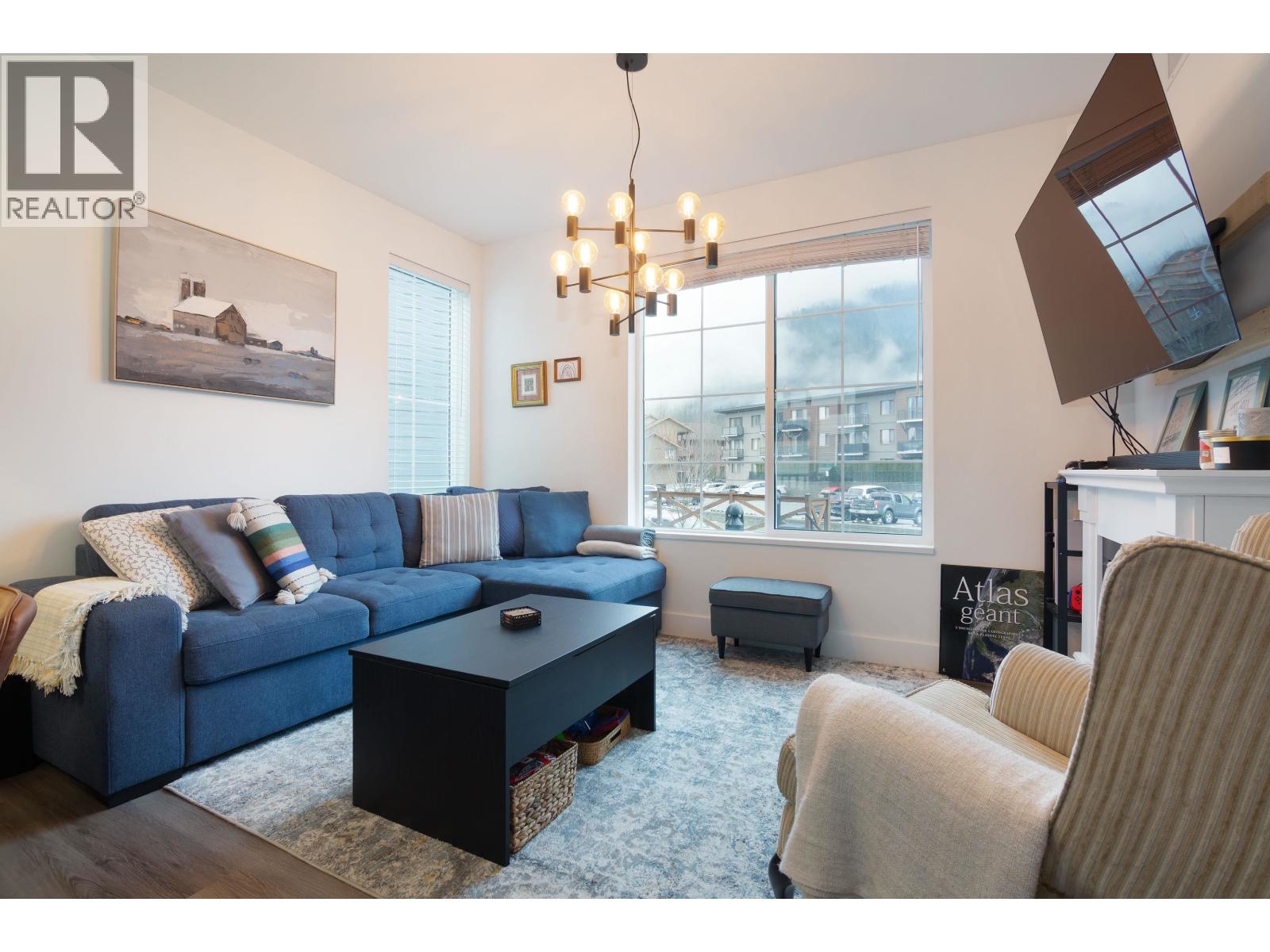 7360 CRABAPPLE Court 11