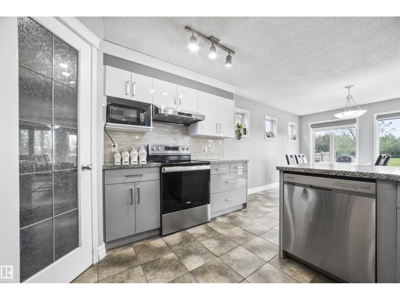 324 79 ST SW, Edmonton