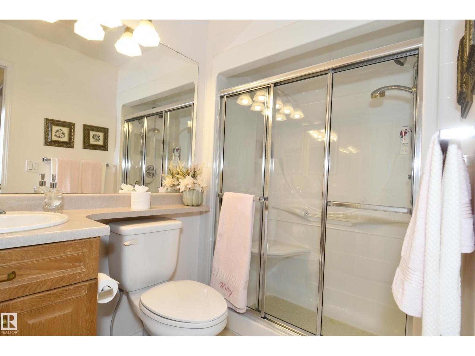 #5 102 BRIDGEPORT CX, Leduc