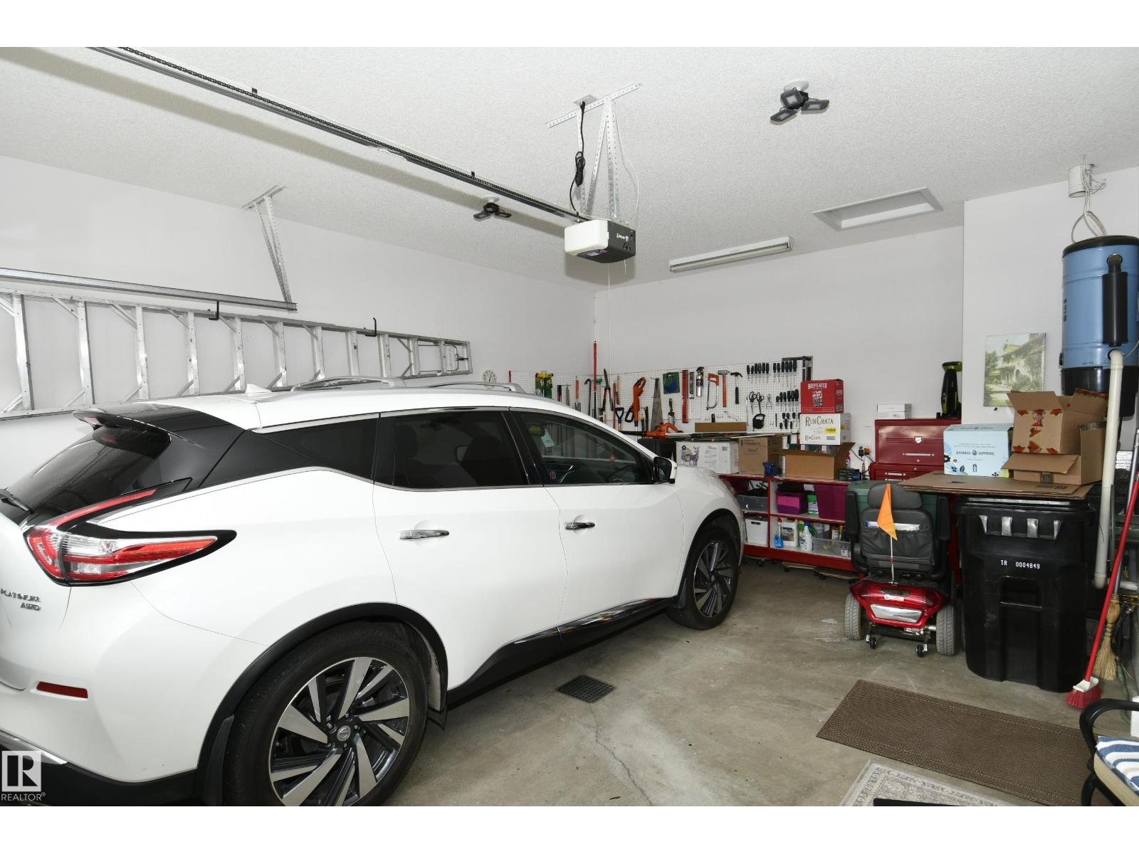 #5 102 BRIDGEPORT CX, Leduc