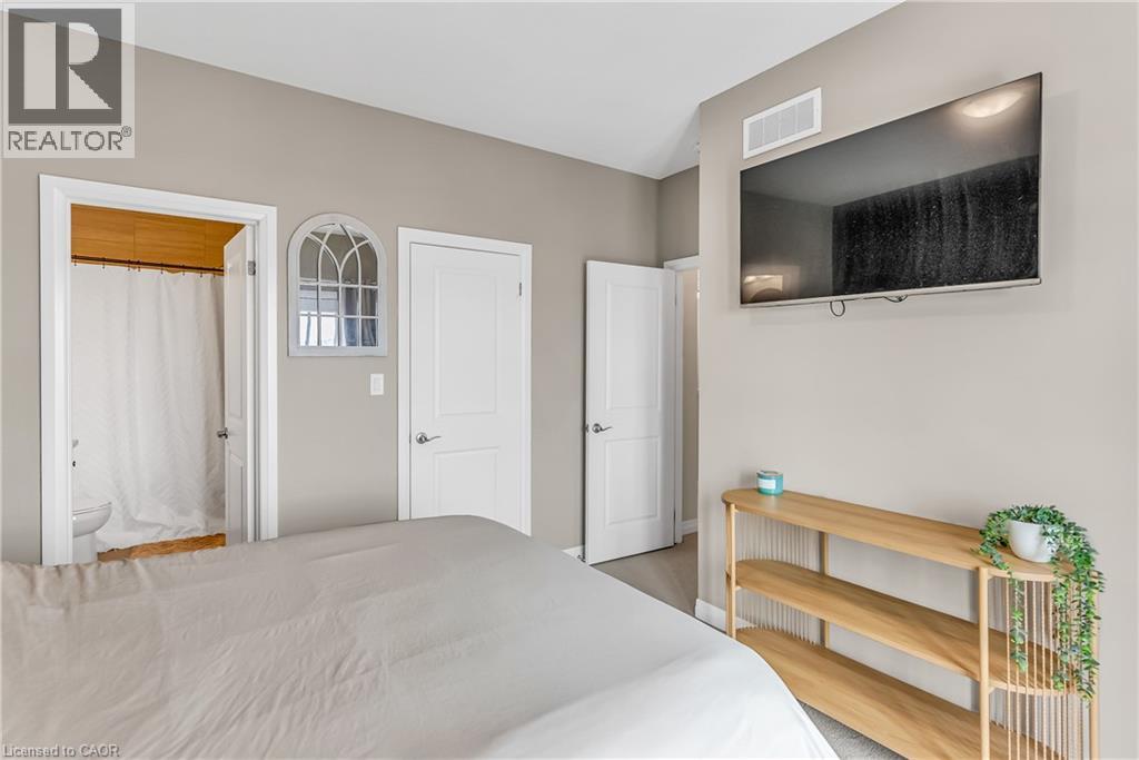#82 261 WOODBINE AVENUE - 24