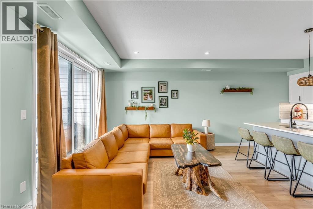 #82 261 WOODBINE AVENUE - 7