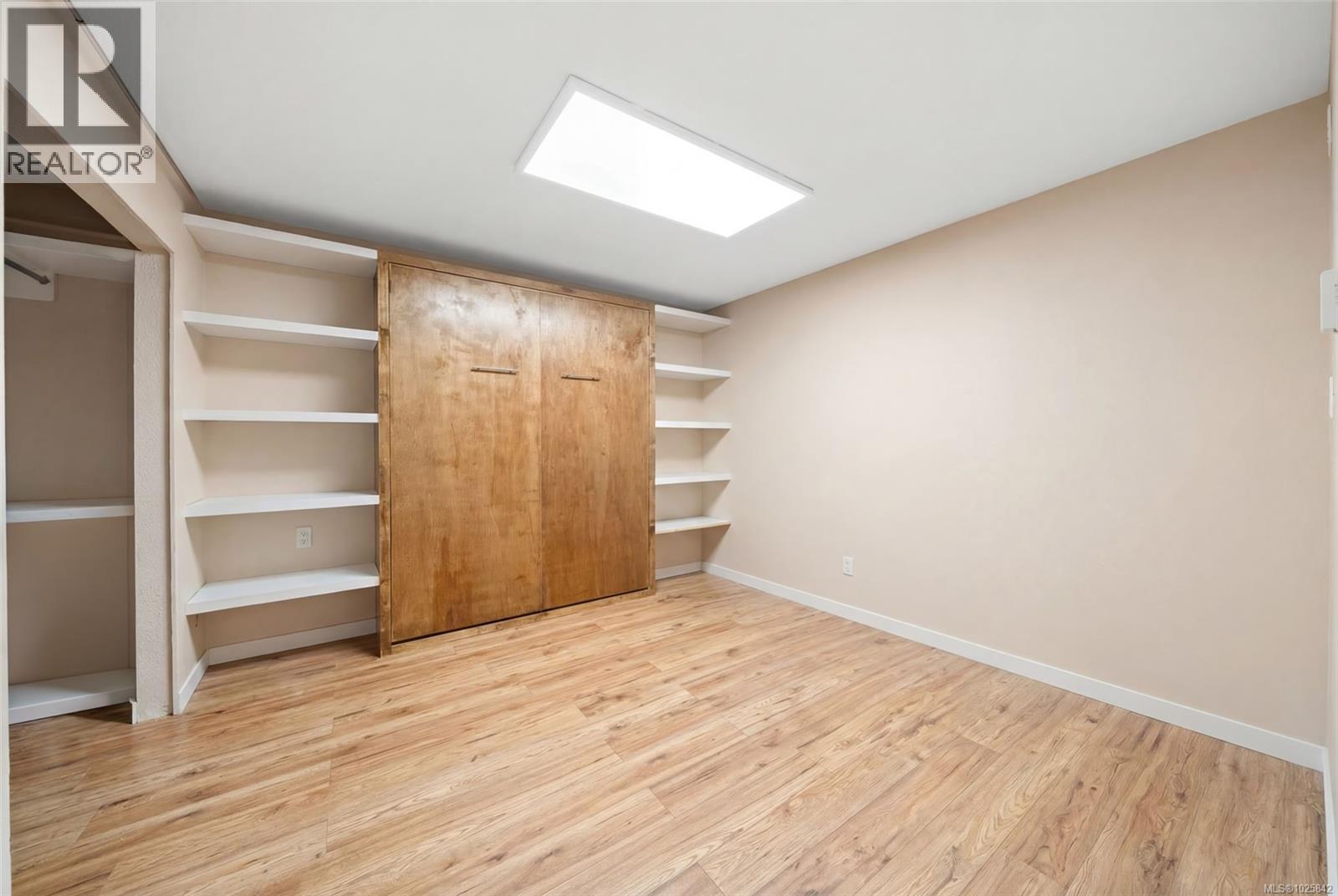 103 3235 Quadra Street, Saanich