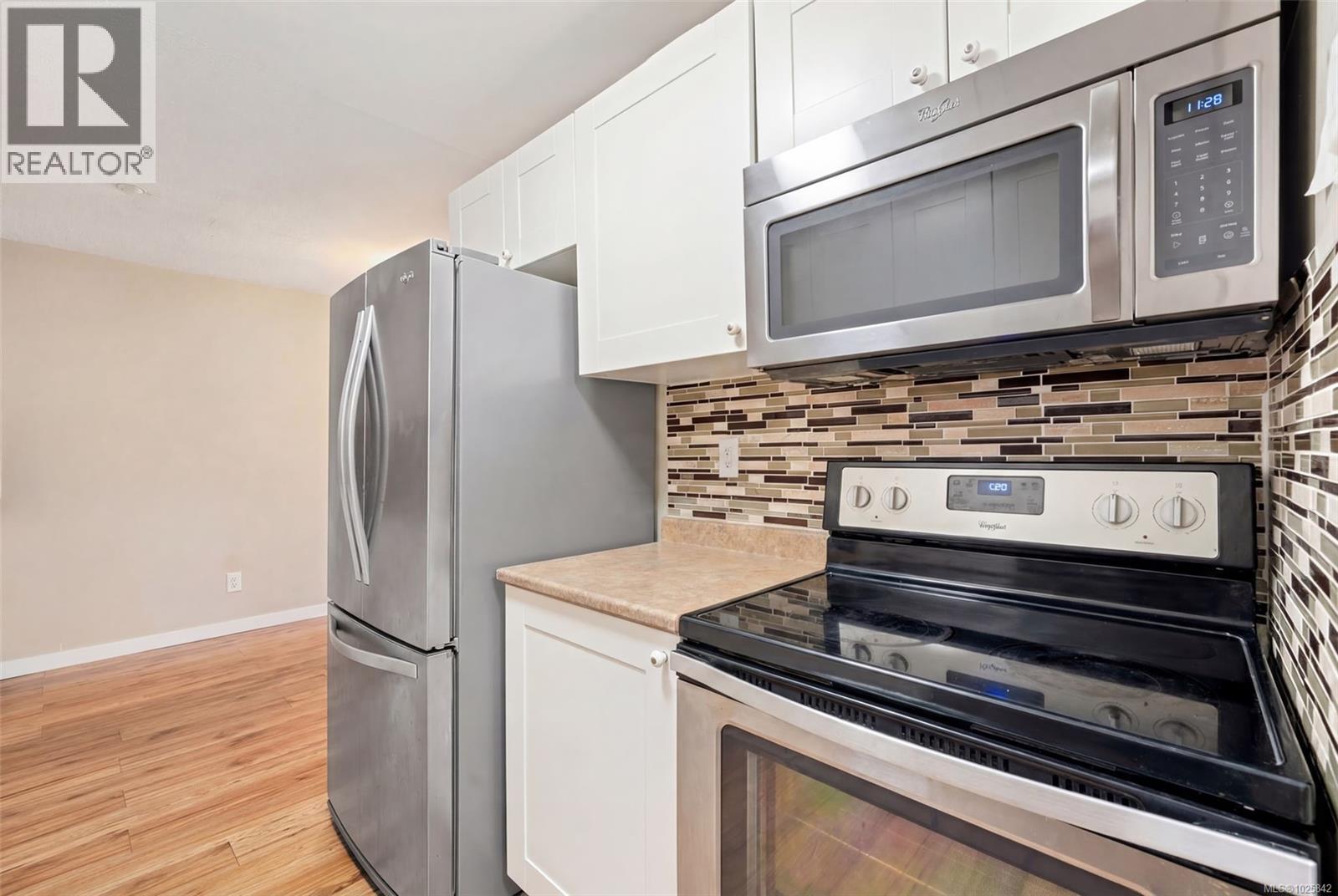 103 3235 Quadra Street, Saanich