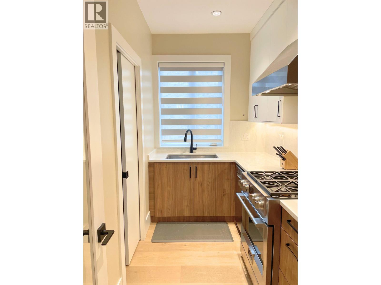 7158 BAYVIEW DRIVE, Burnaby