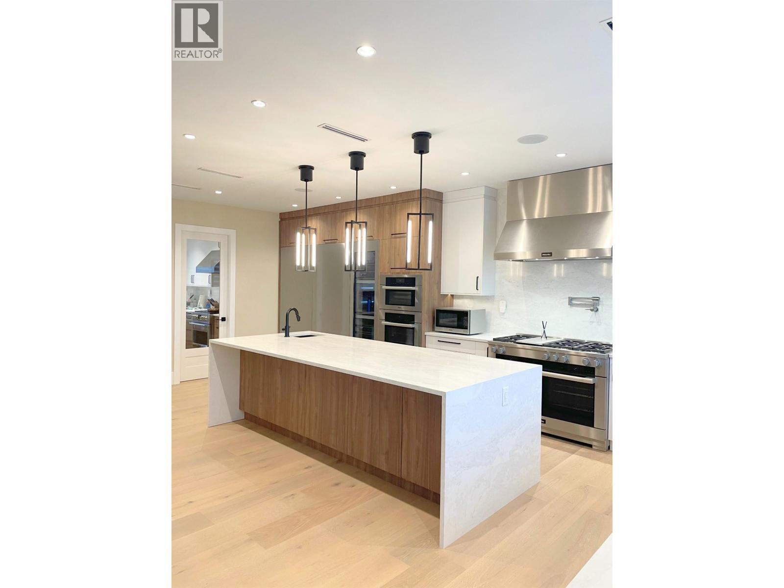 7158 BAYVIEW DRIVE, Burnaby