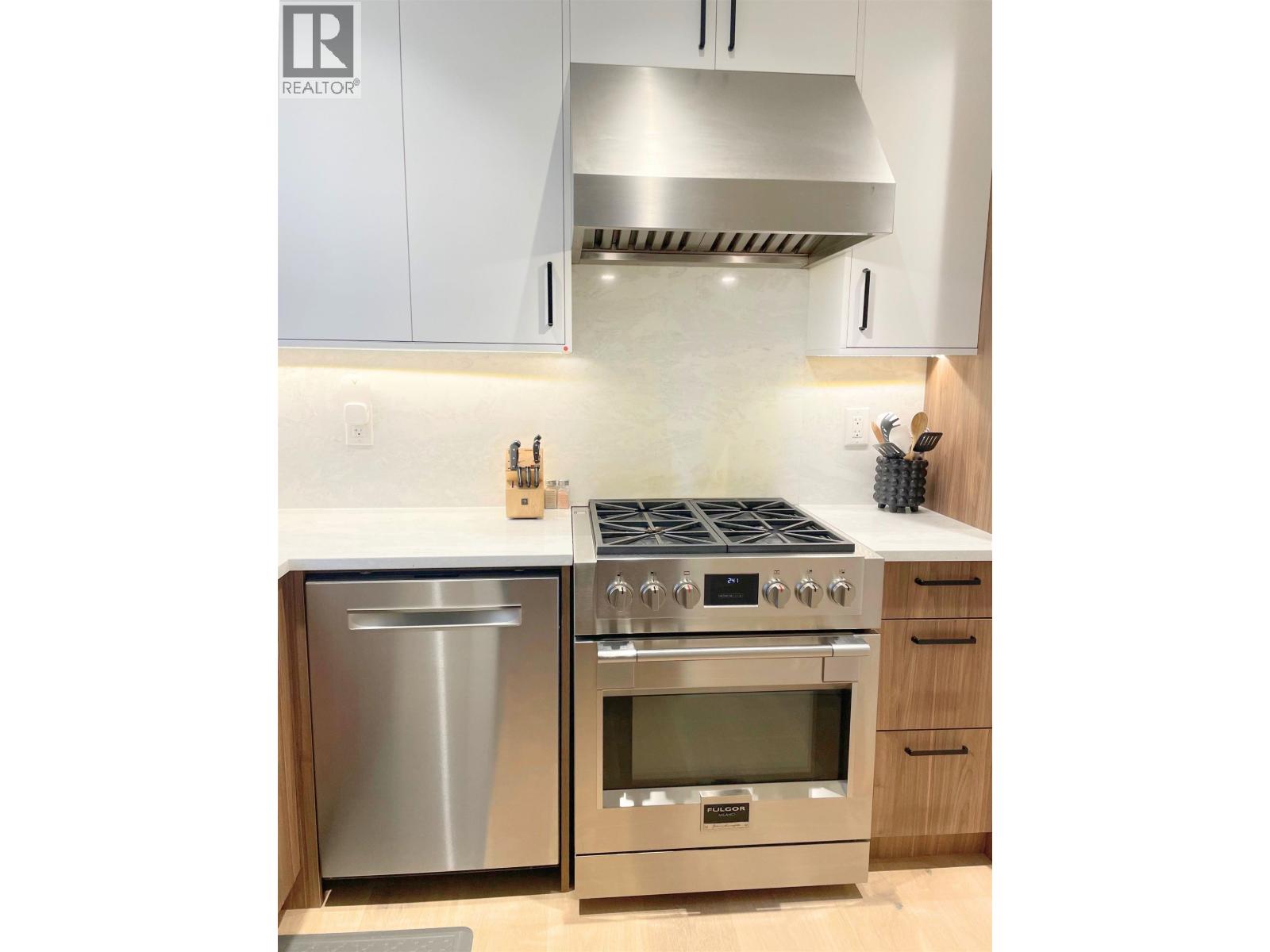 7158 BAYVIEW DRIVE, Burnaby