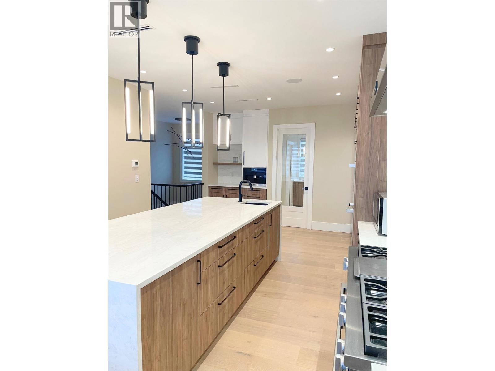 7158 BAYVIEW DRIVE, Burnaby