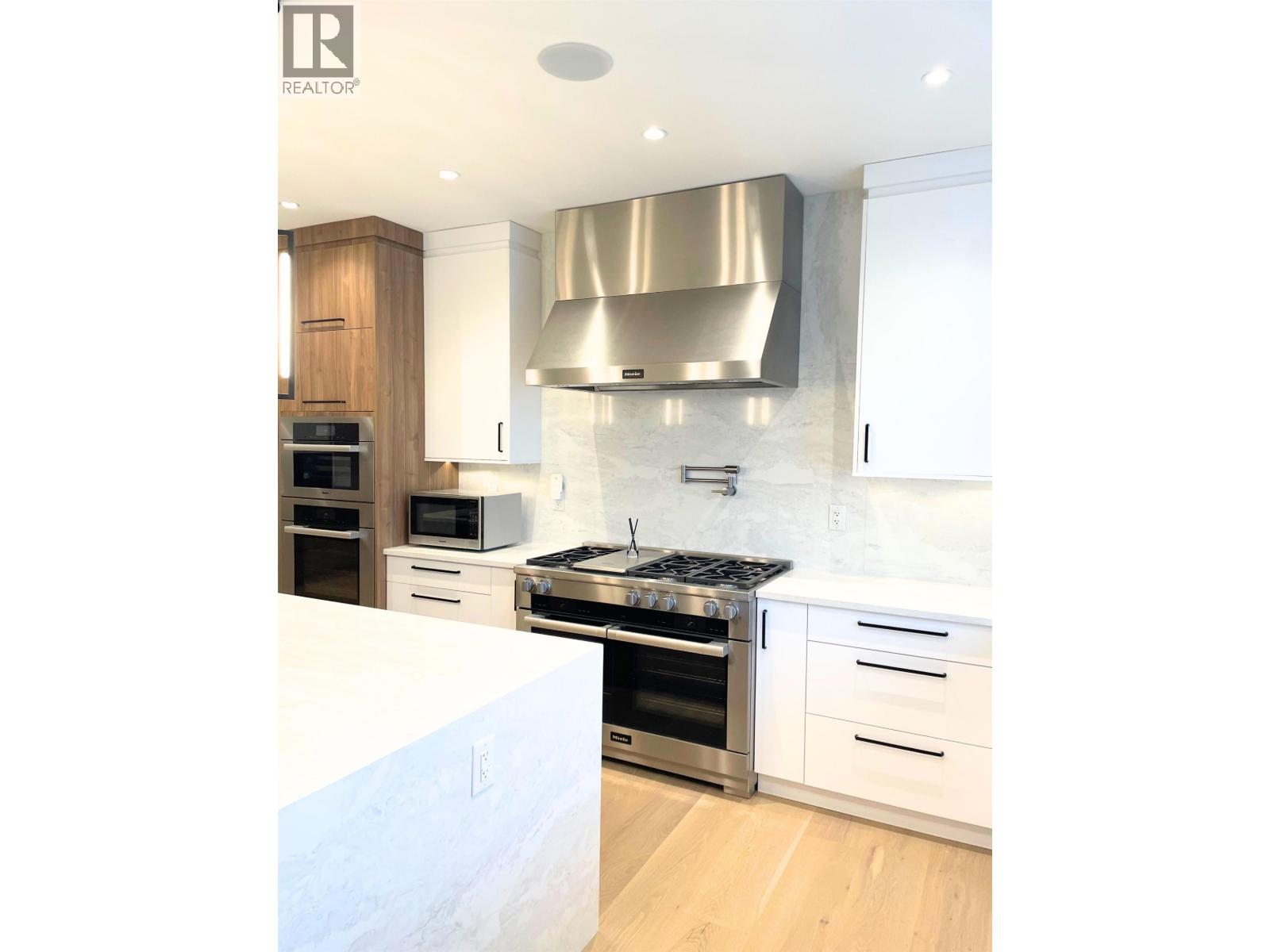 7158 BAYVIEW DRIVE, Burnaby