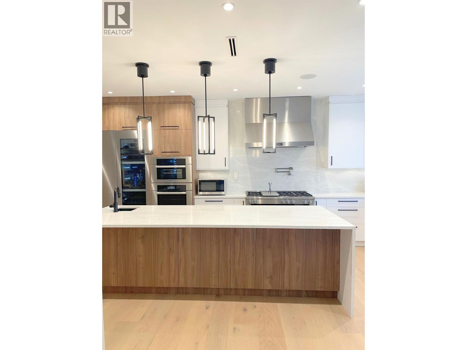 7158 BAYVIEW DRIVE, Burnaby