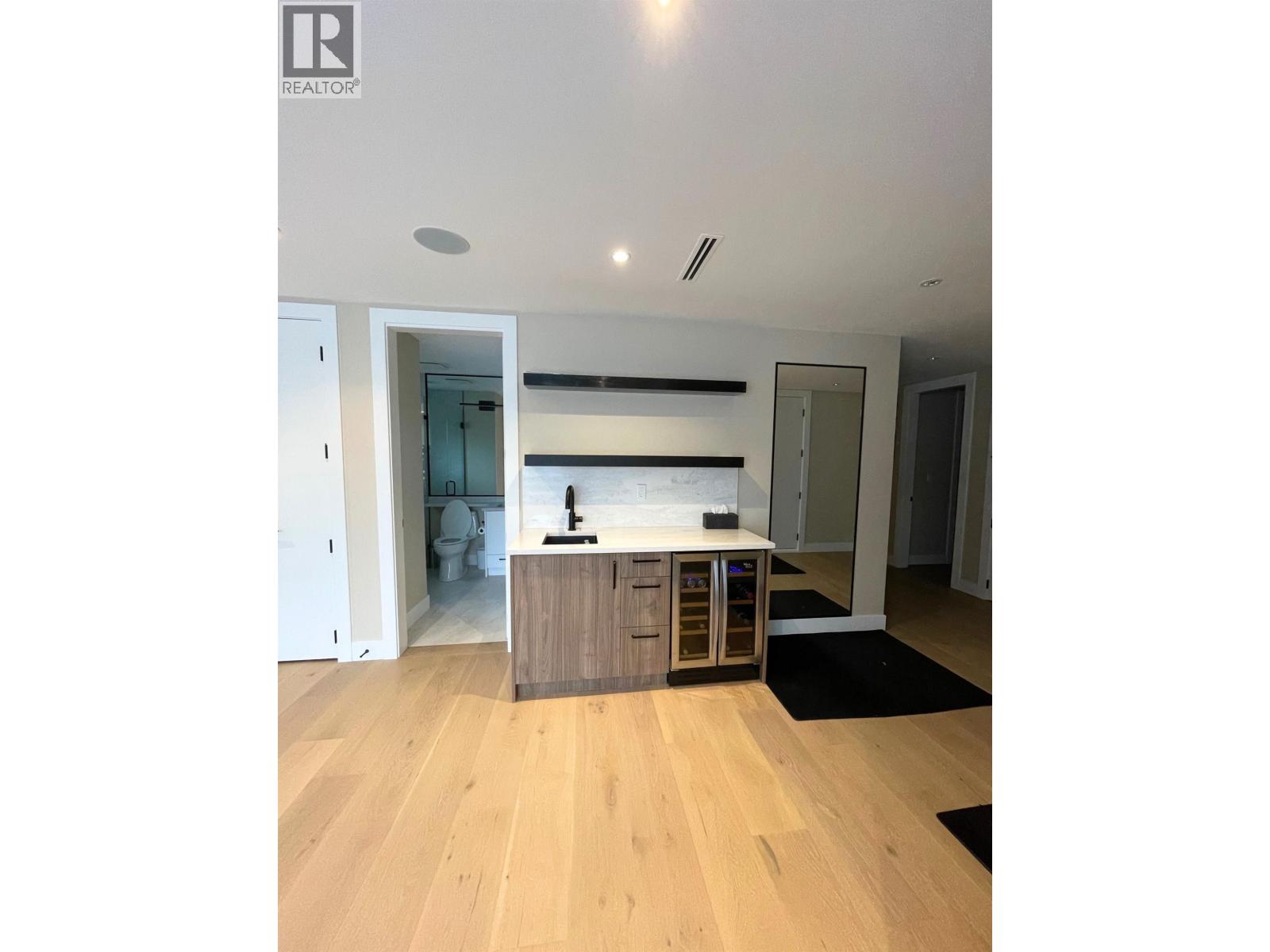 7158 BAYVIEW DRIVE, Burnaby