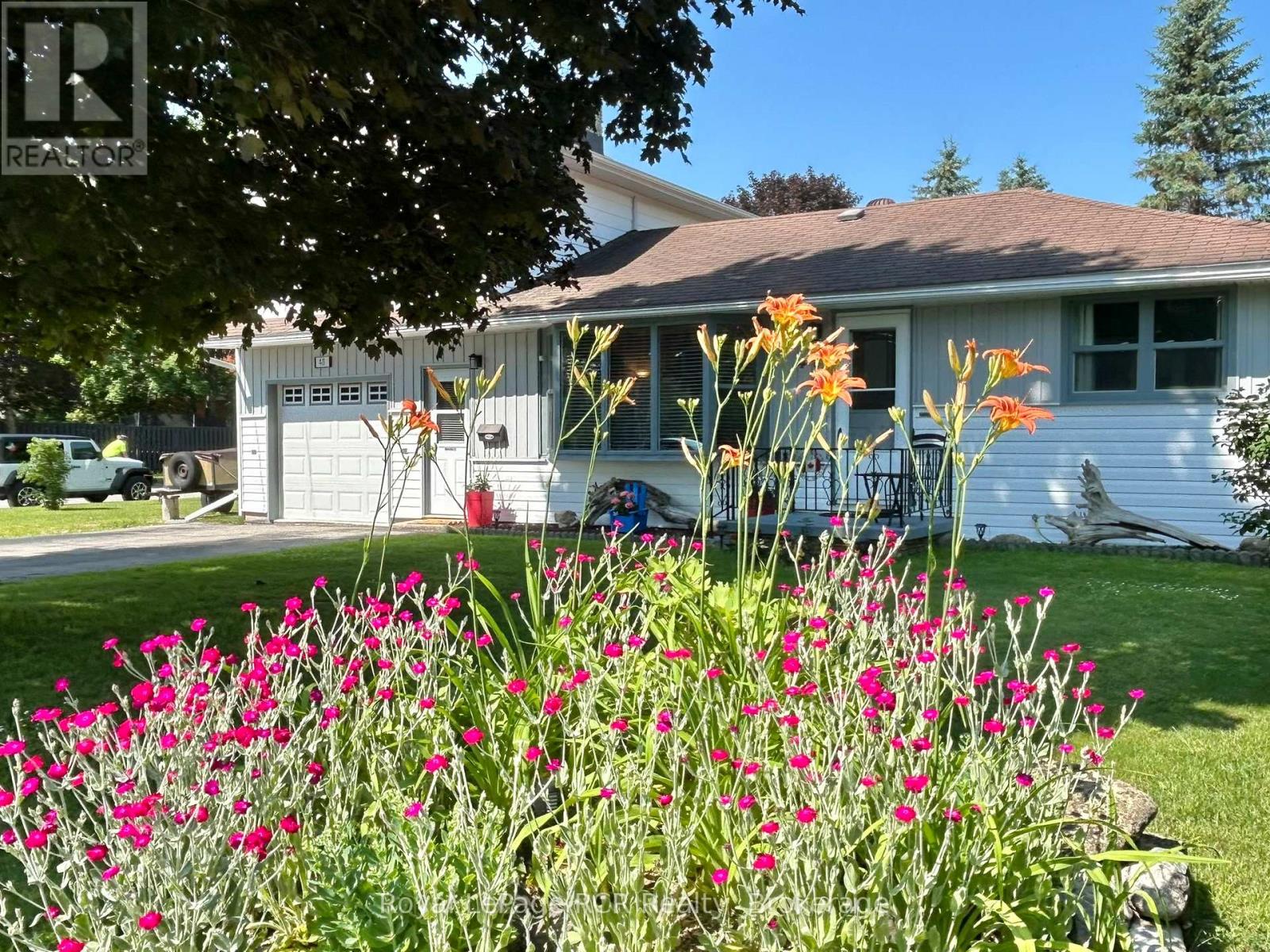 48 4TH AVENUE W - Photo 3 of 15, Owen Sound, Ontario