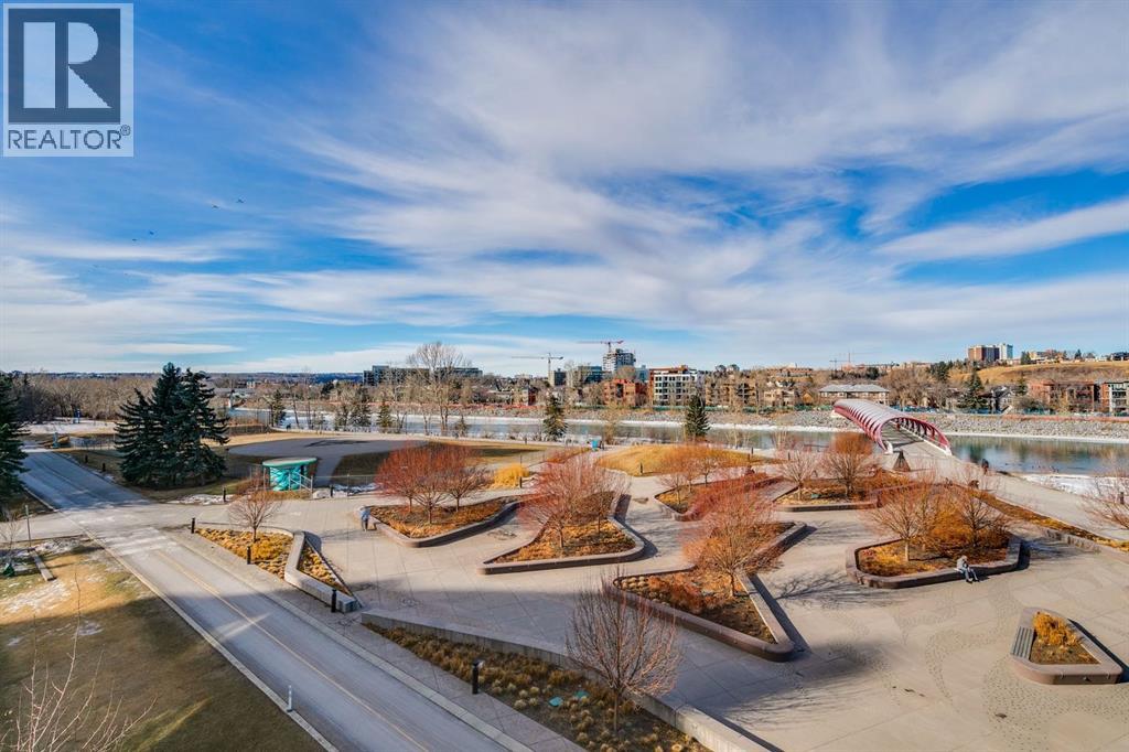 Single Family House for Sale in    Avenue SW Eau Claire Calgary 