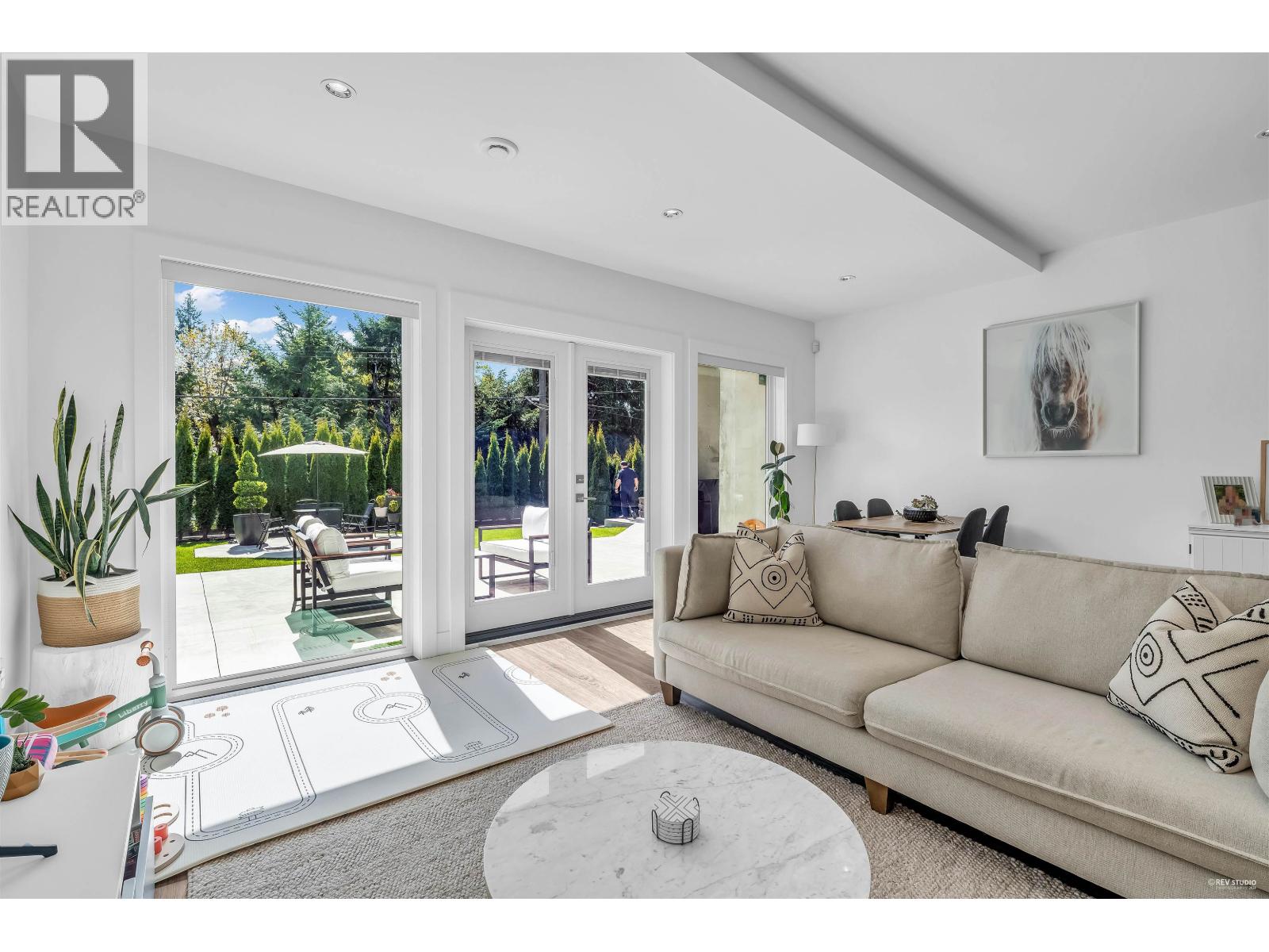 4399 HIGHLAND BOULEVARD, North Vancouver