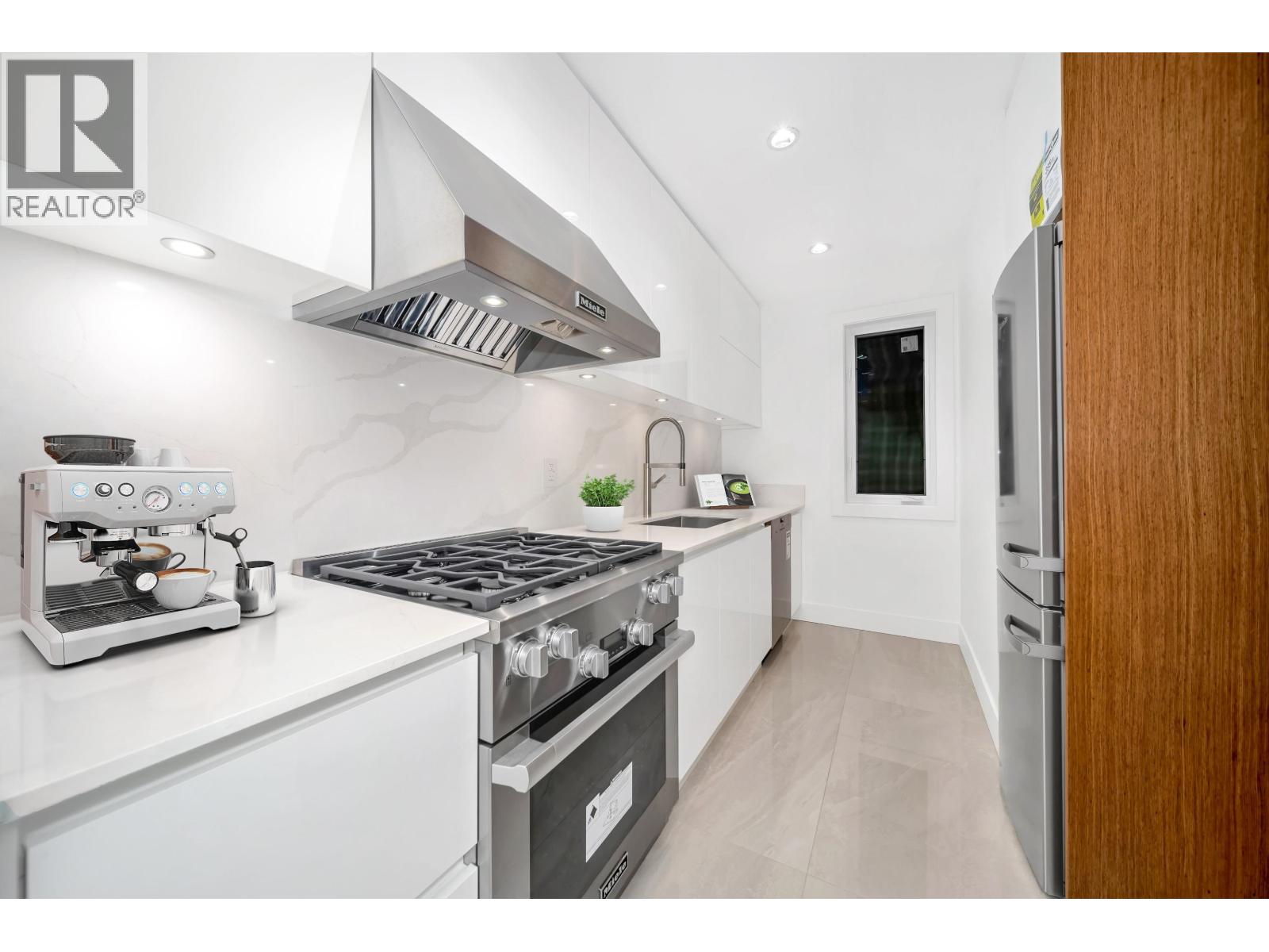 4399 HIGHLAND BOULEVARD, North Vancouver