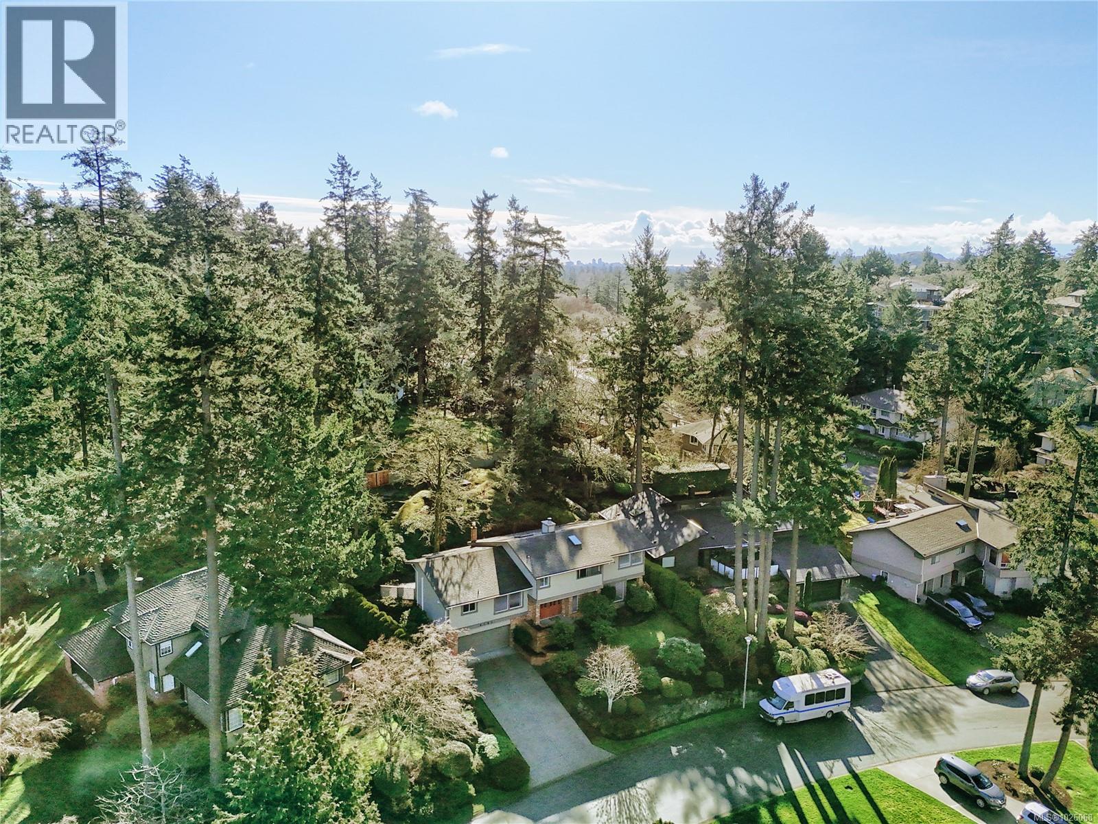  4381 Parkwood Terrace, Saanich