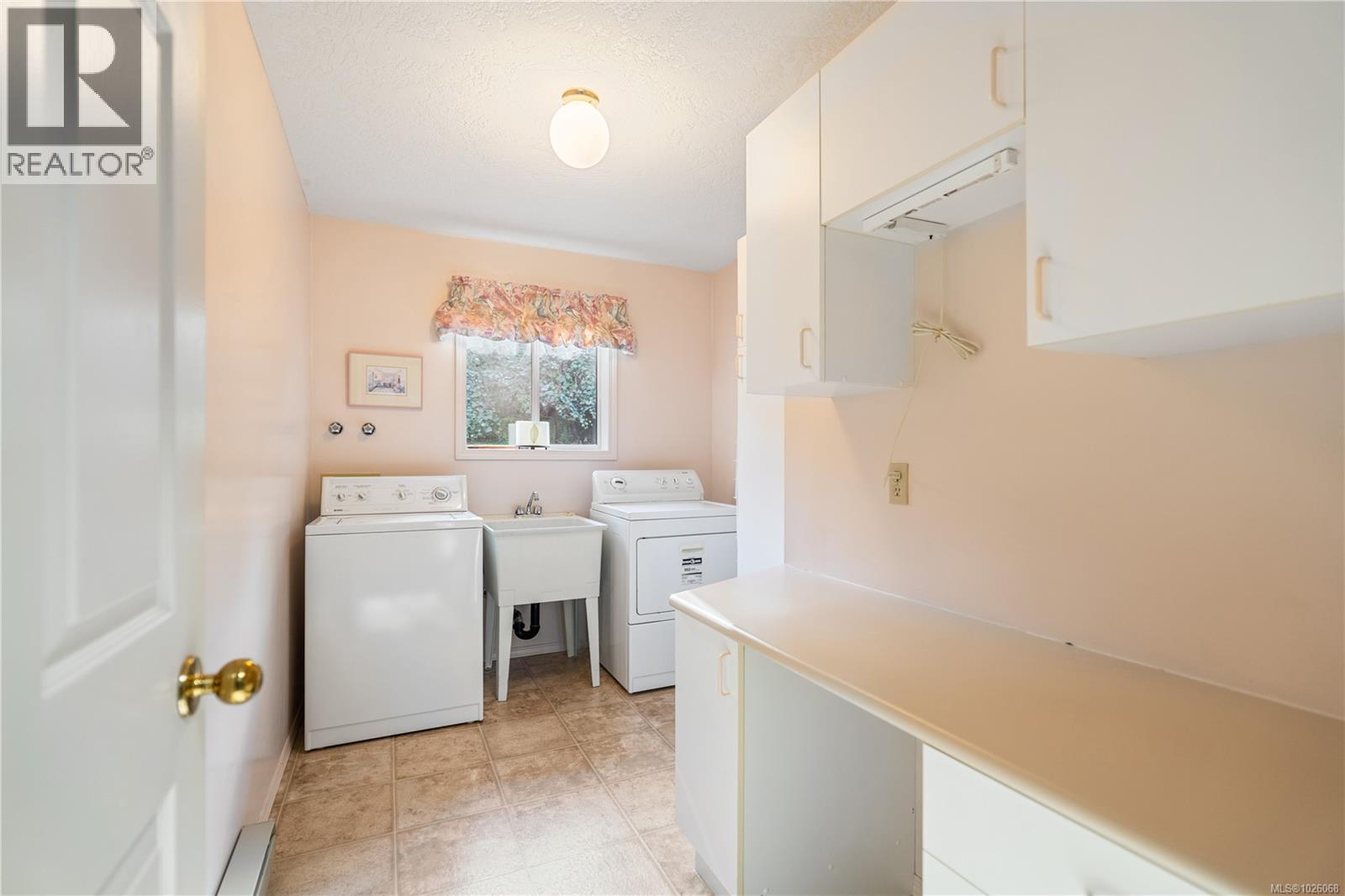  4381 Parkwood Terrace, Saanich