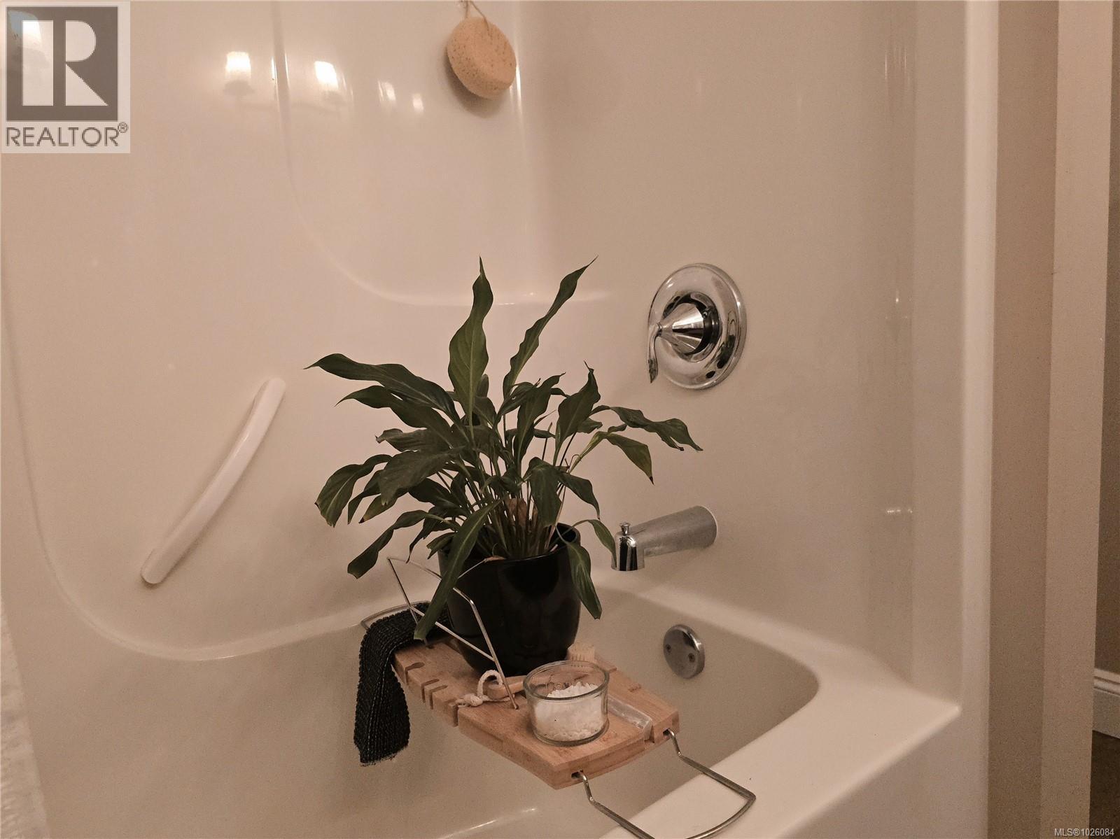 667 Nelson Rd, Campbell River