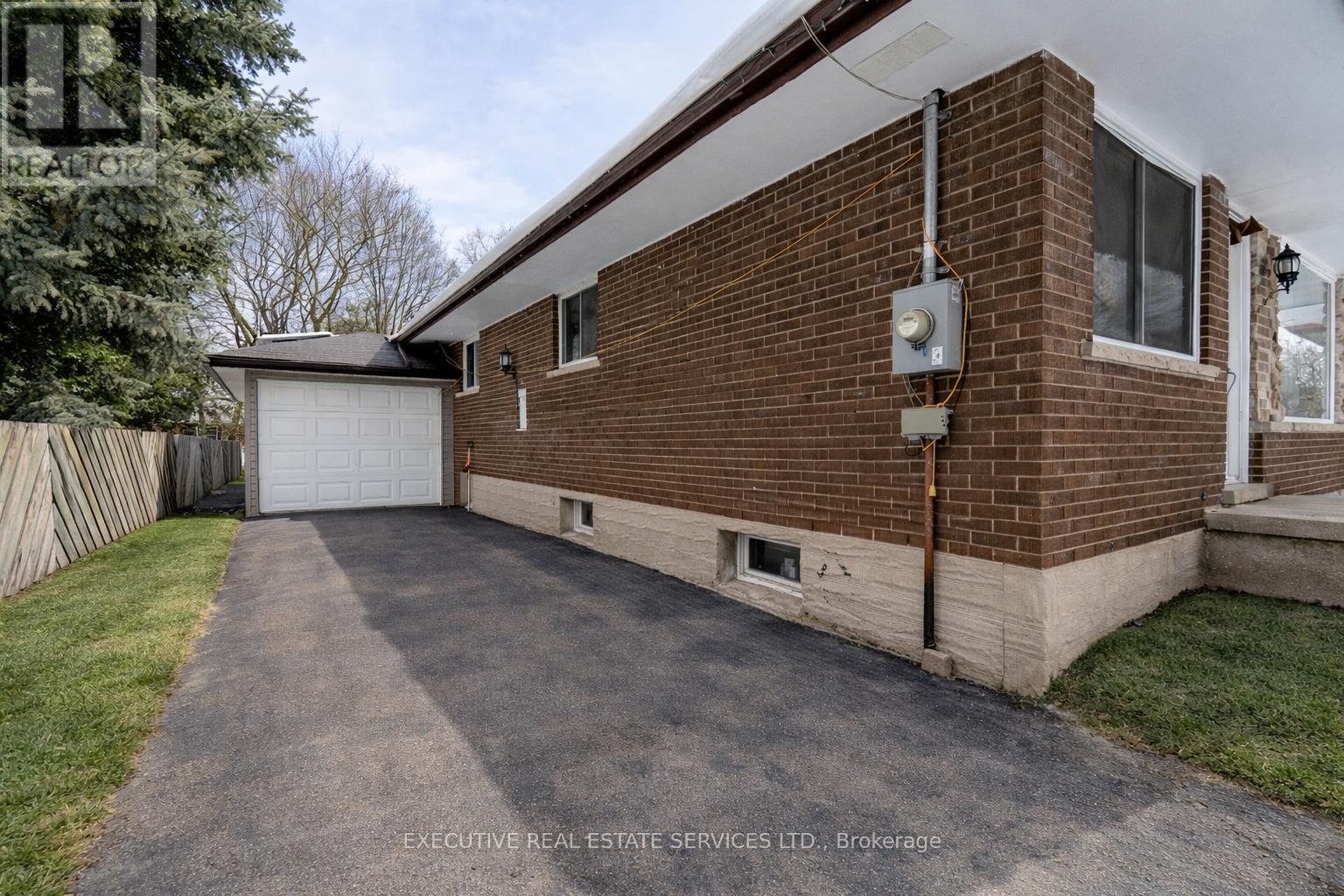 268 ROSS AVENUE - Photo 3 of 32, Kitchener, Ontario