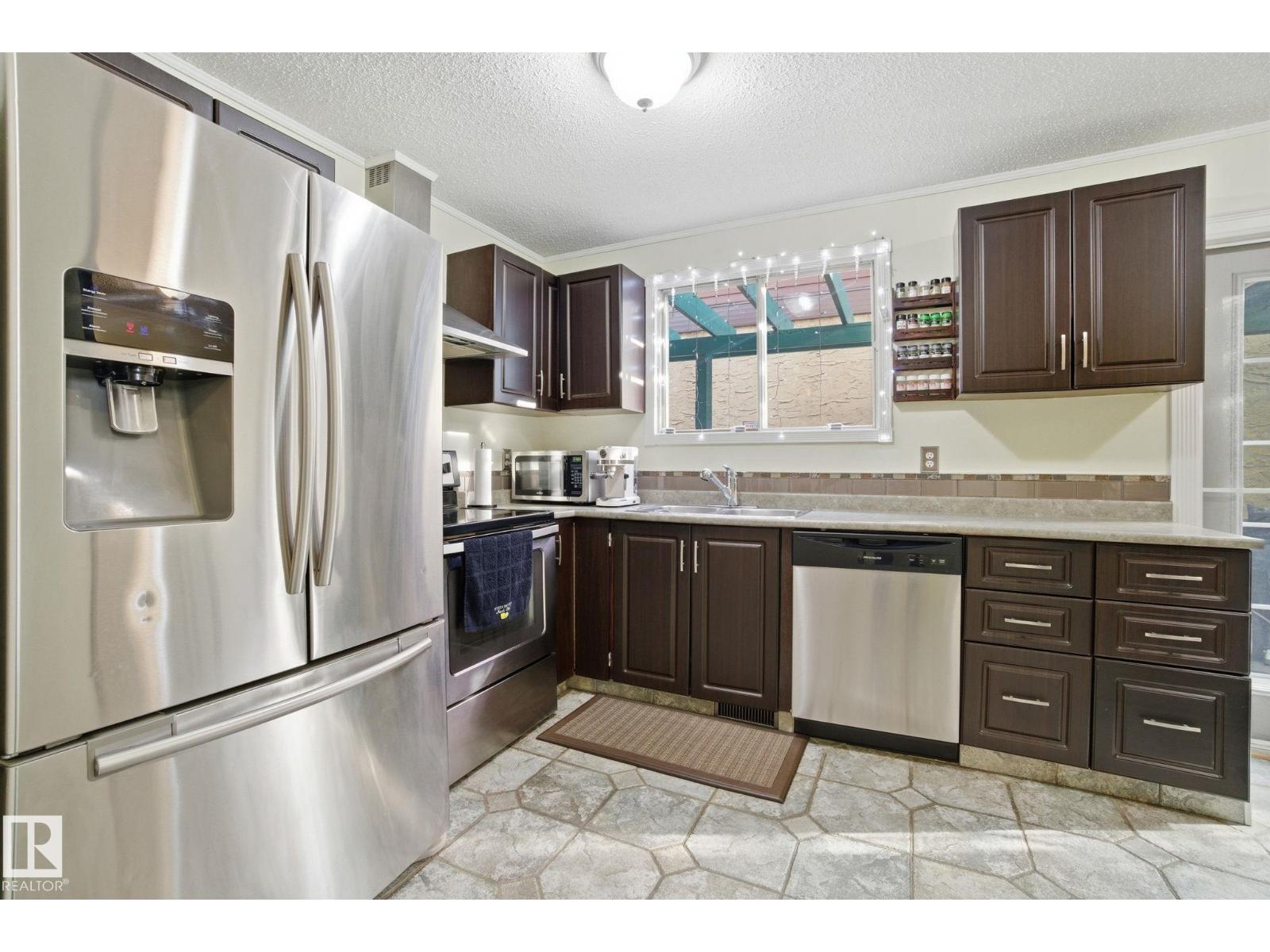 17923 77 AV NW, Edmonton