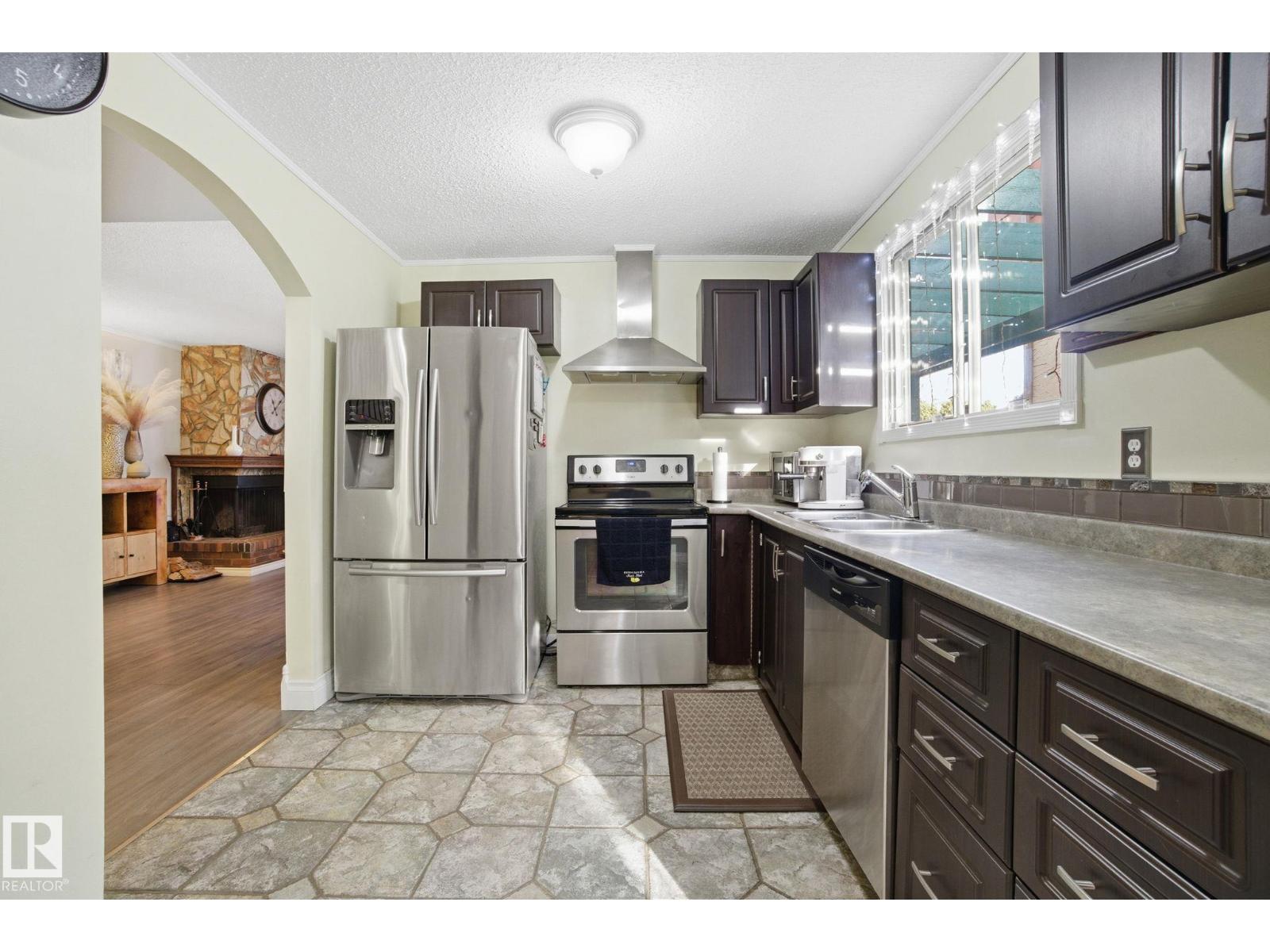 17923 77 AV NW, Edmonton