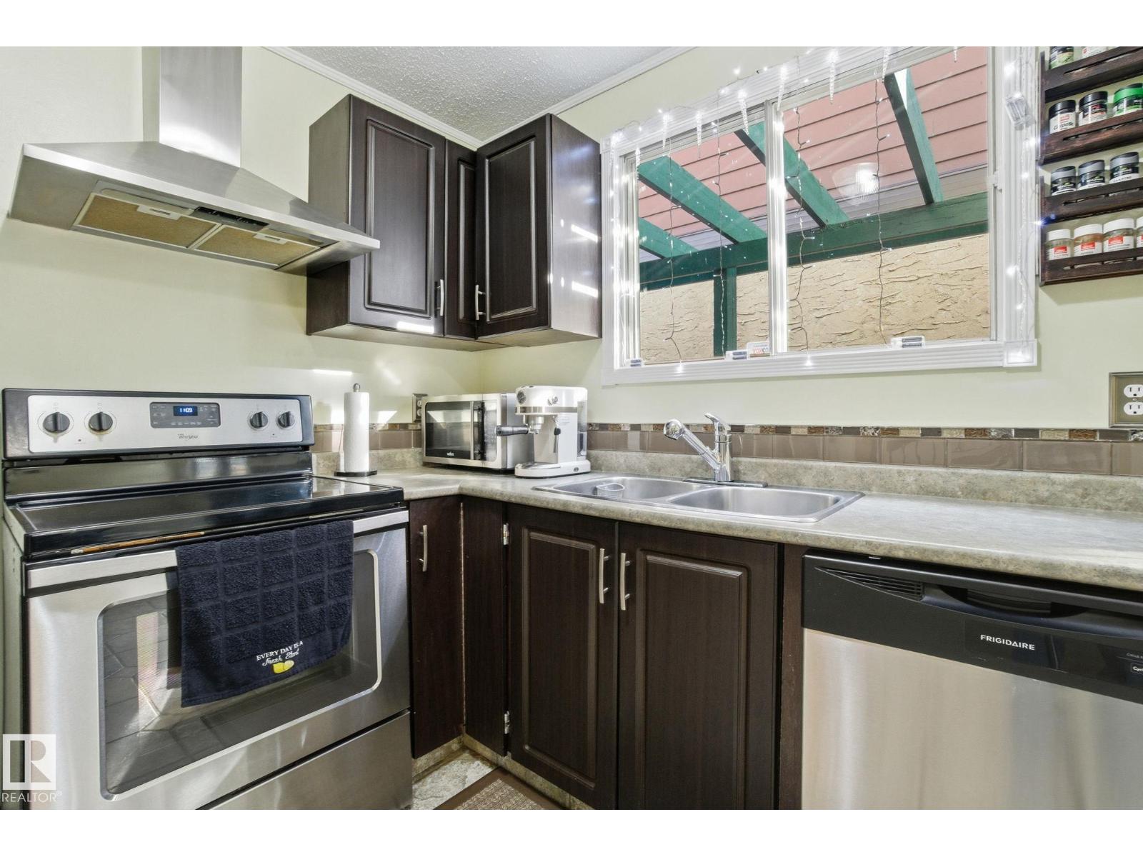 17923 77 AV NW, Edmonton