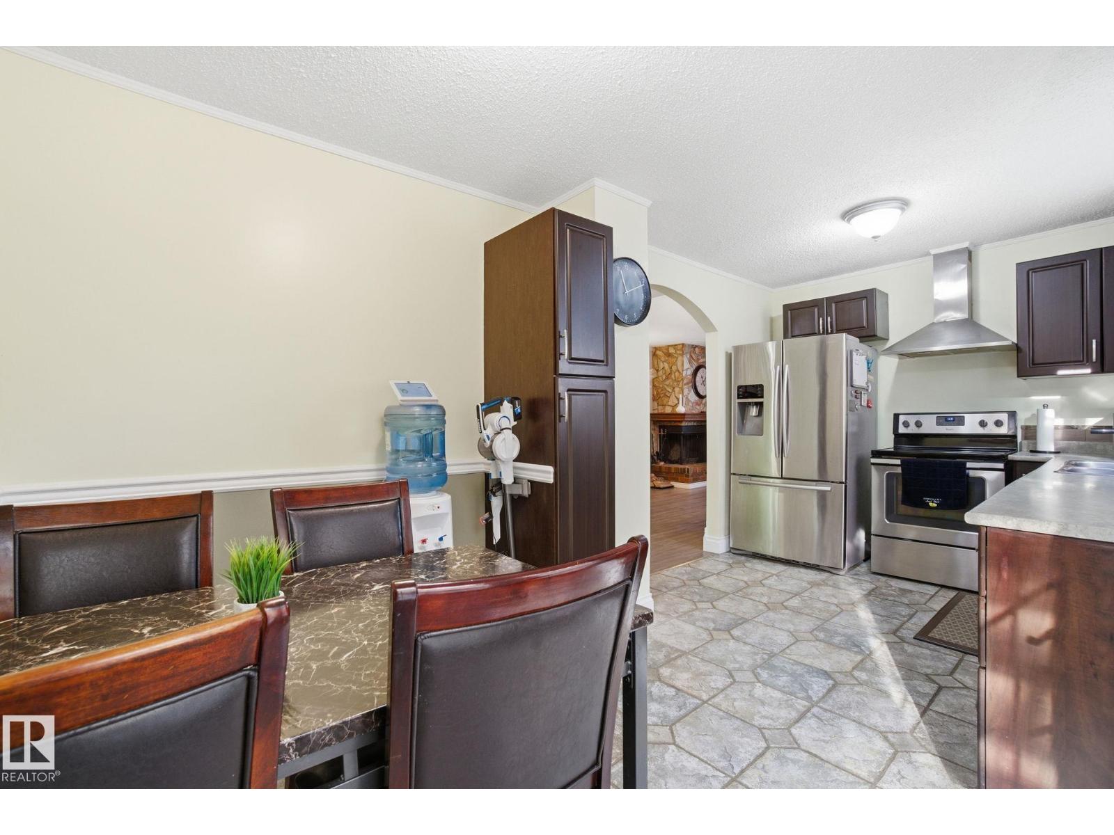 17923 77 AV NW, Edmonton