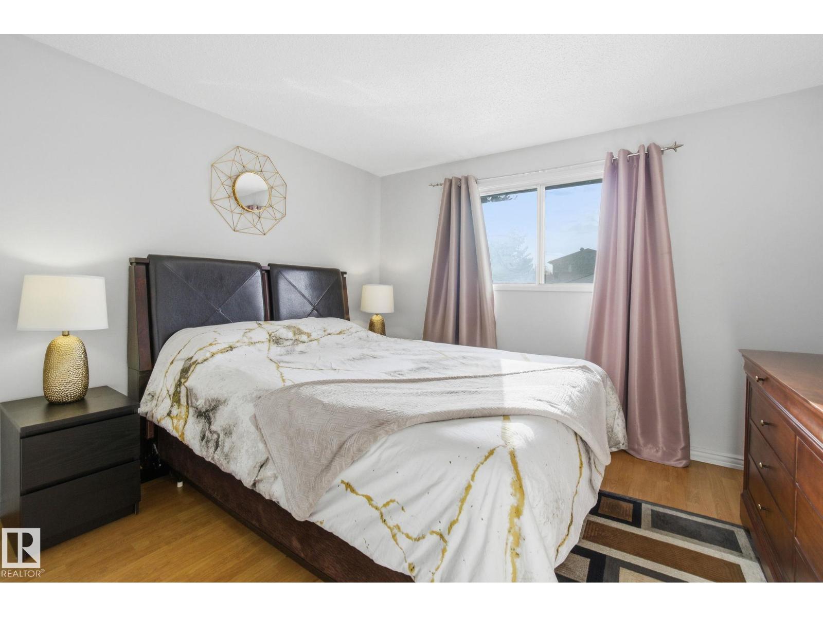 17923 77 AV NW, Edmonton