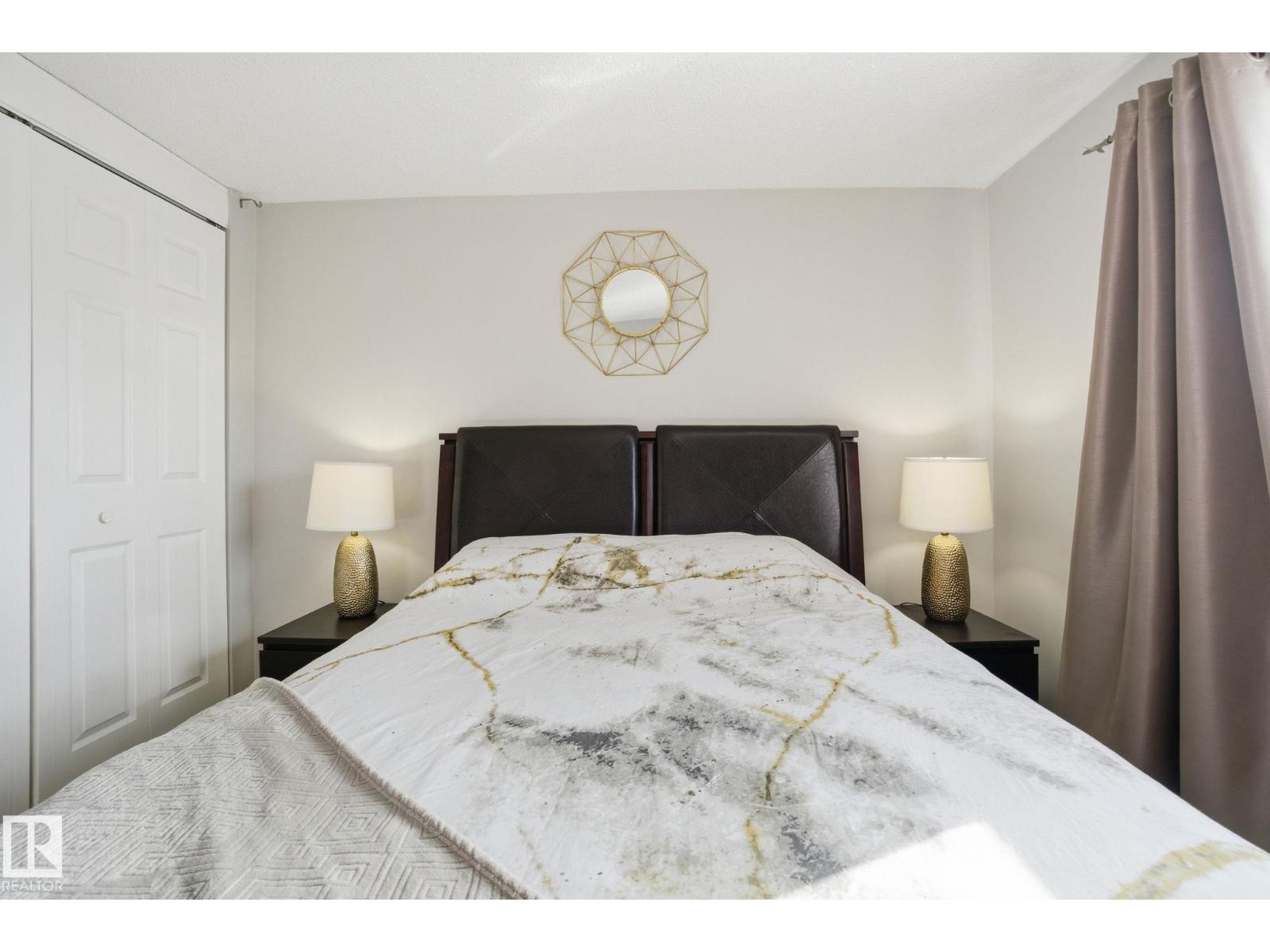 17923 77 AV NW, Edmonton