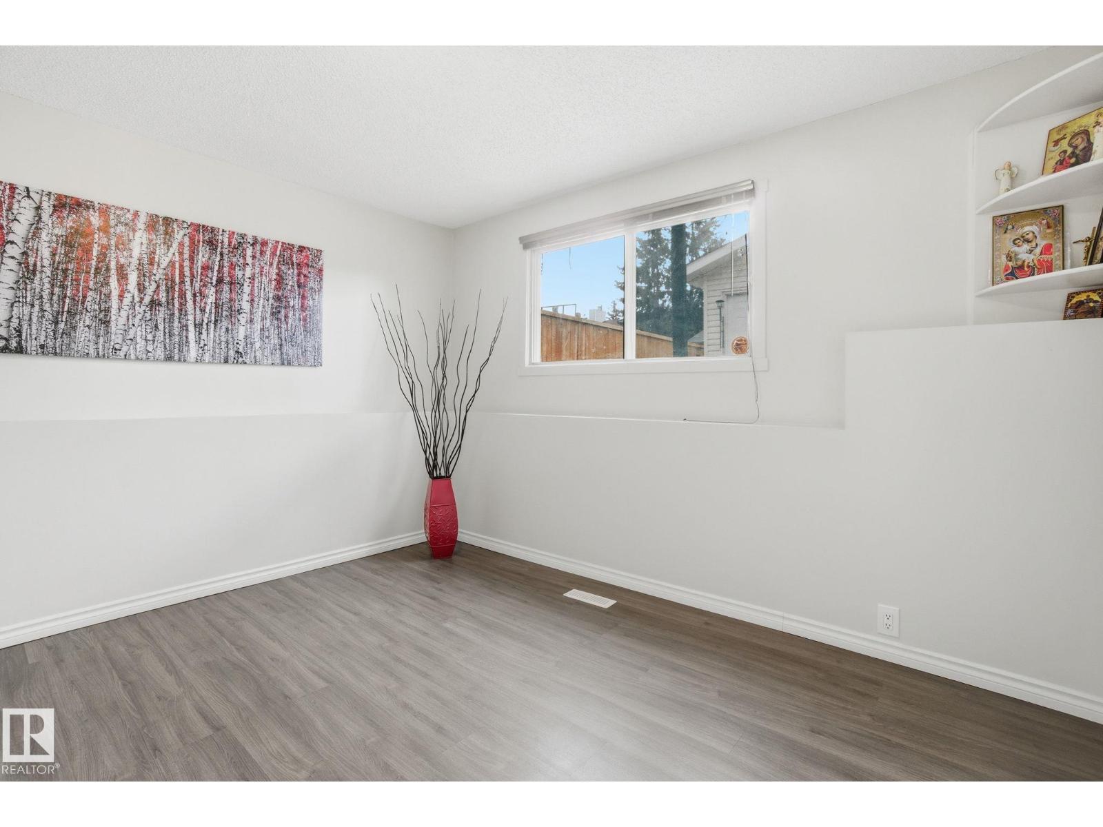 17923 77 AV NW, Edmonton