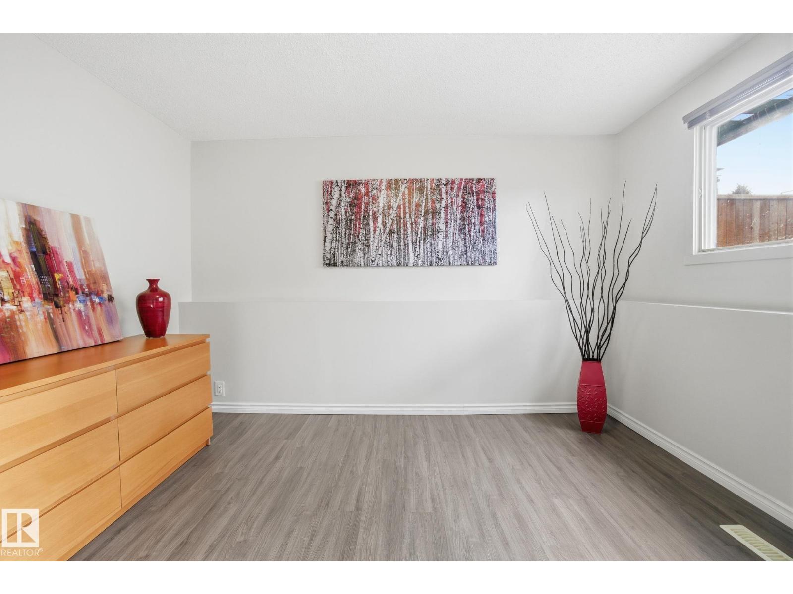 17923 77 AV NW, Edmonton