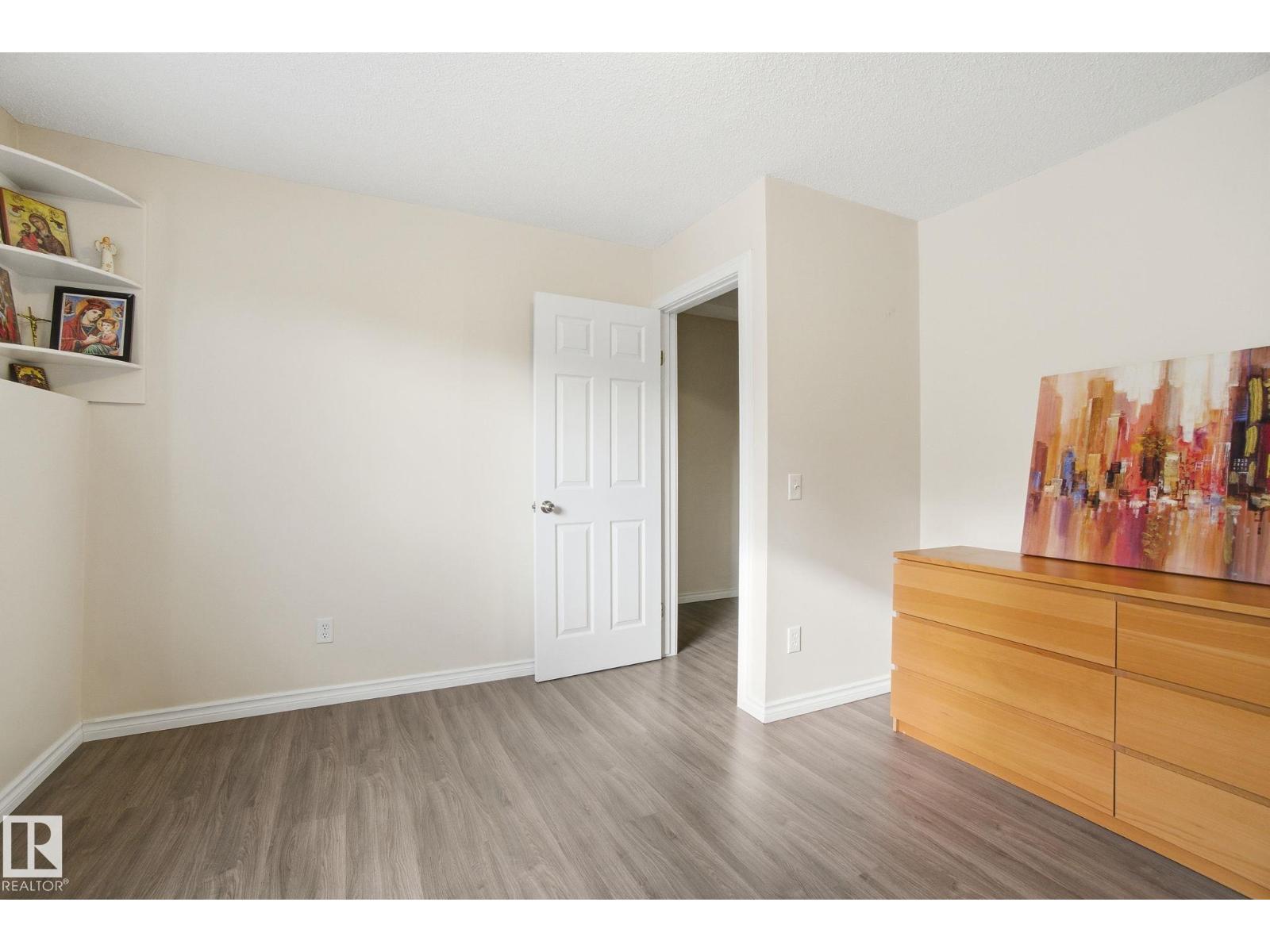 17923 77 AV NW, Edmonton