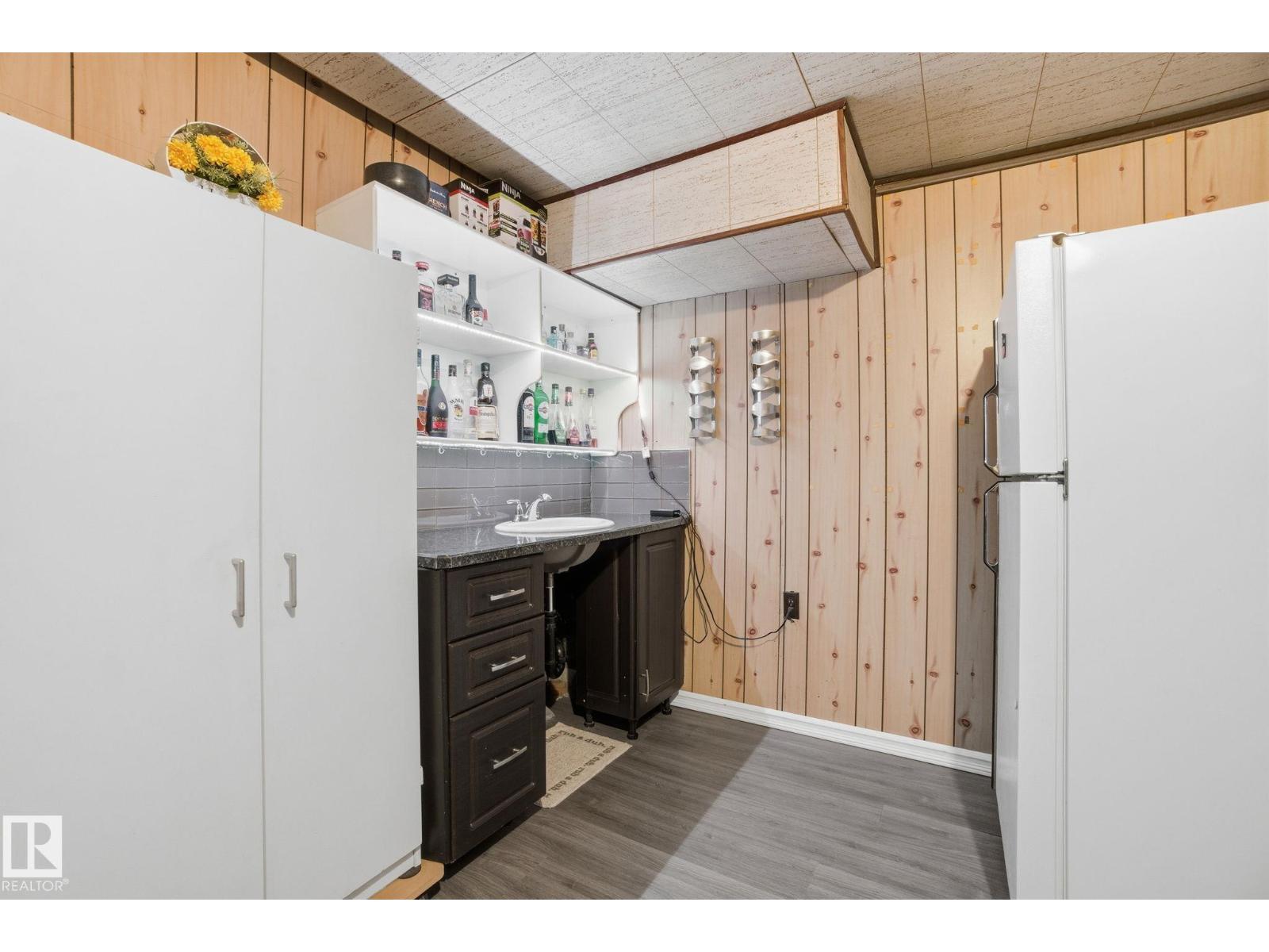 17923 77 AV NW, Edmonton