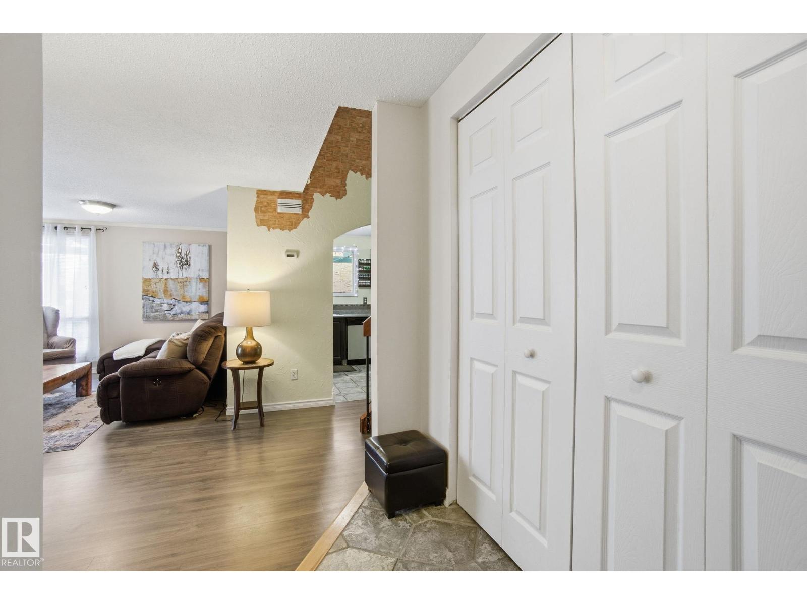 17923 77 AV NW, Edmonton