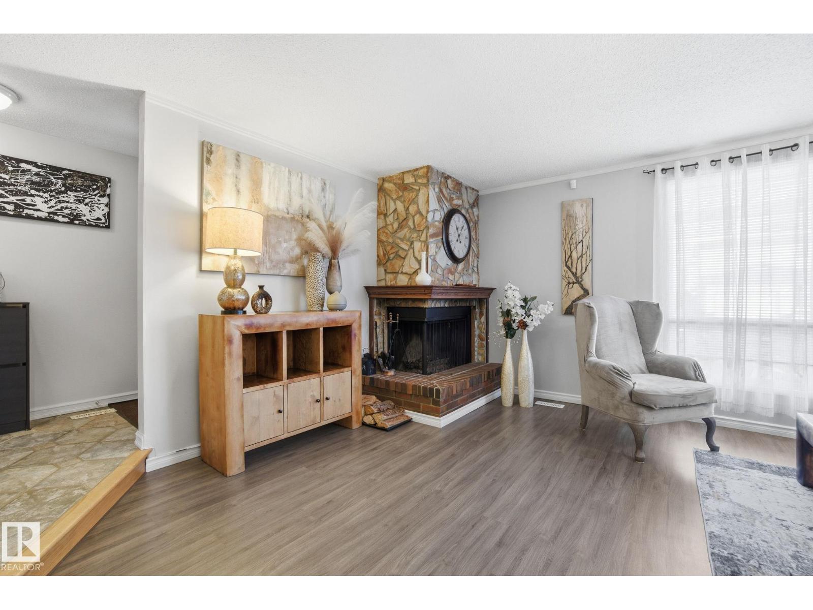 17923 77 AV NW, Edmonton