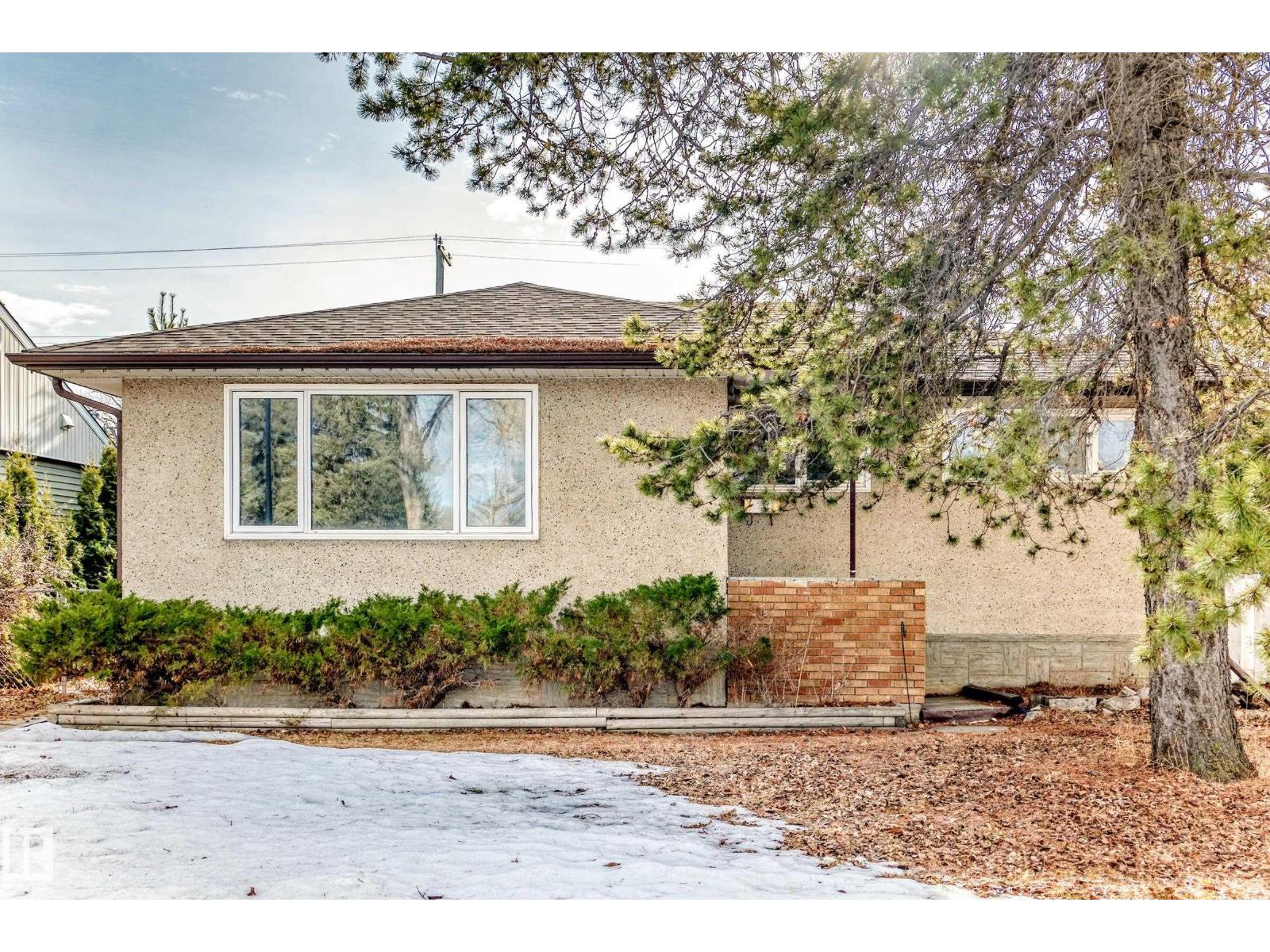 8639 64 AV NW NW - 1