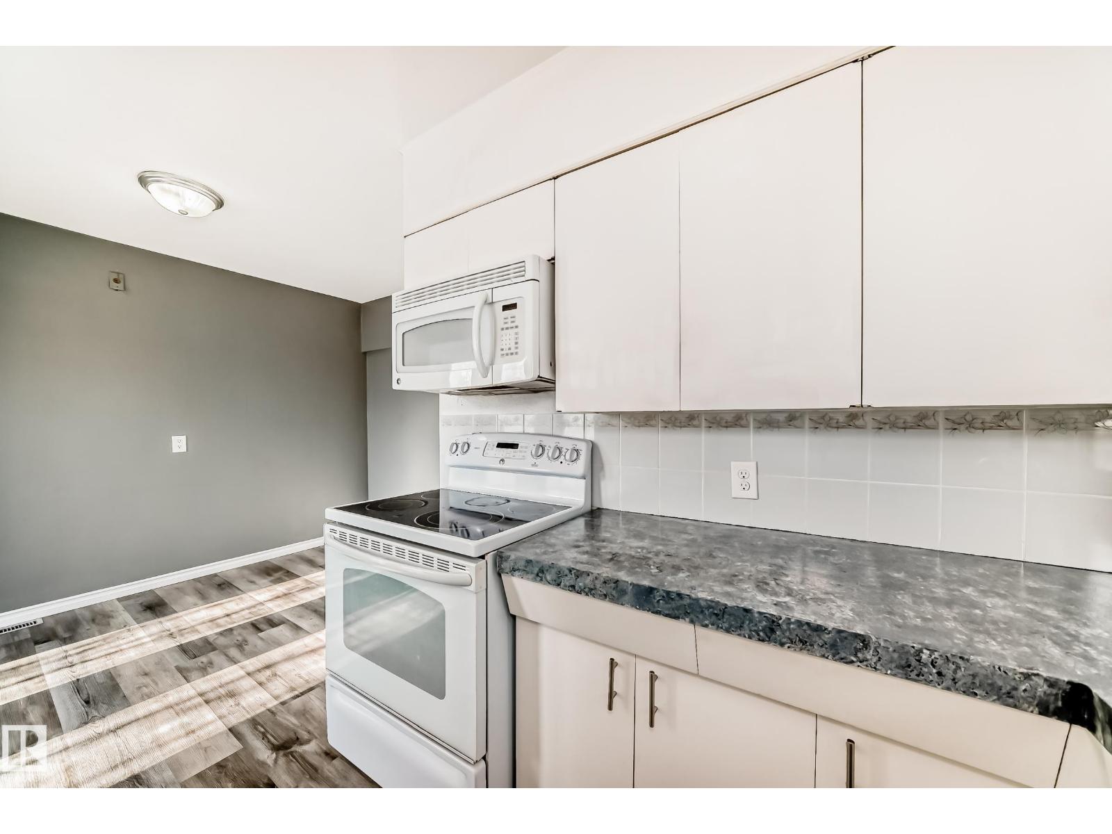 8639 64 AV NW NW, Edmonton