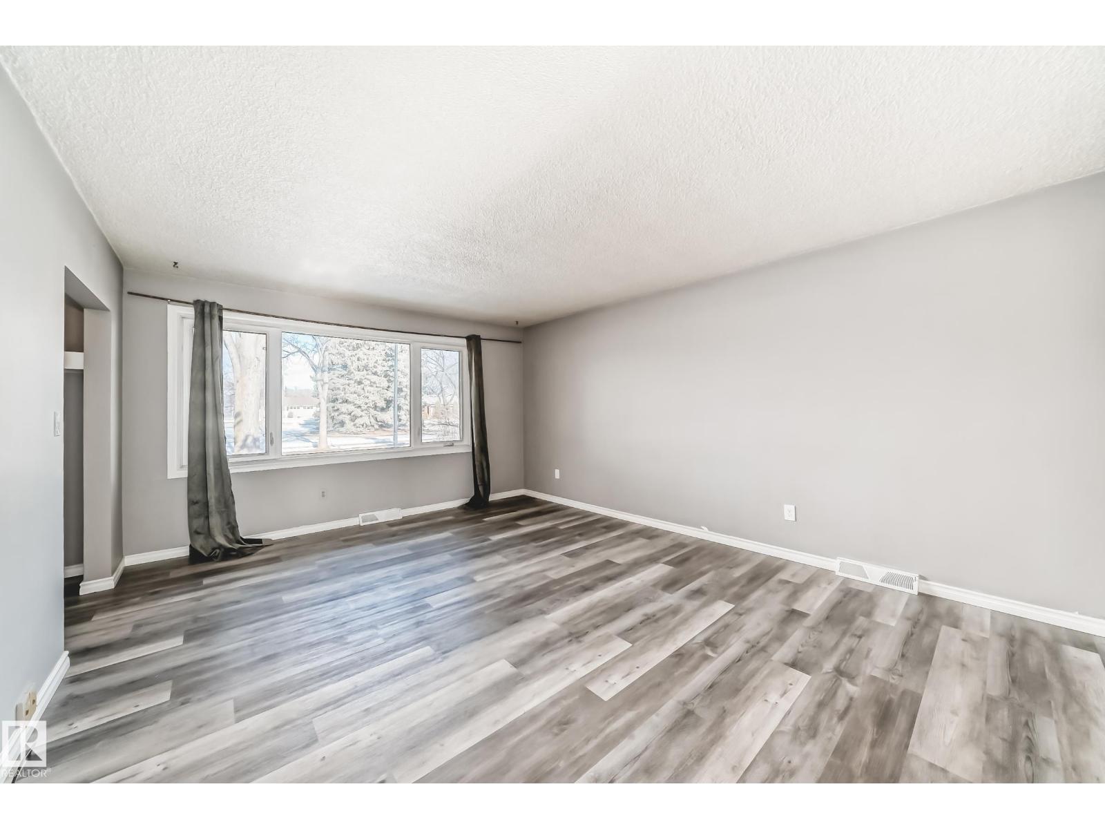 8639 64 AV NW NW, Edmonton