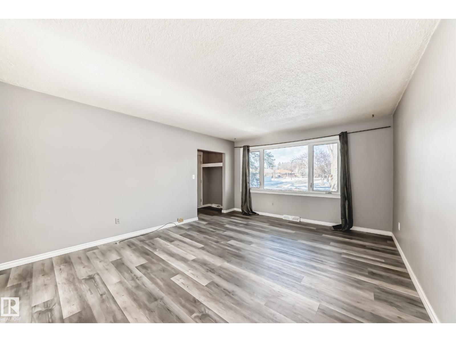 8639 64 AV NW NW, Edmonton